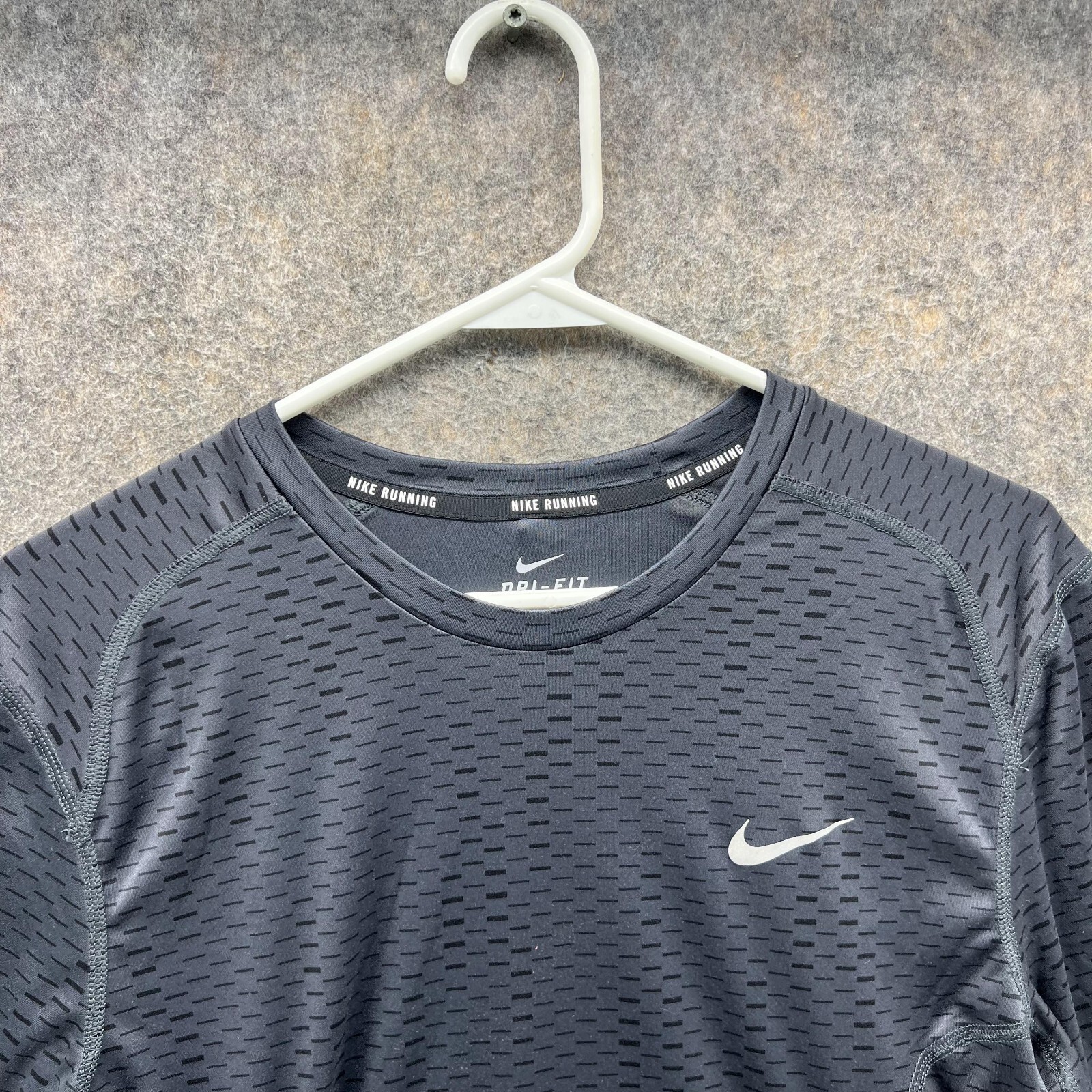 Nike Shirt Men Medium Black Athletic Dri fit Polyester Miler Fuse SS Running
