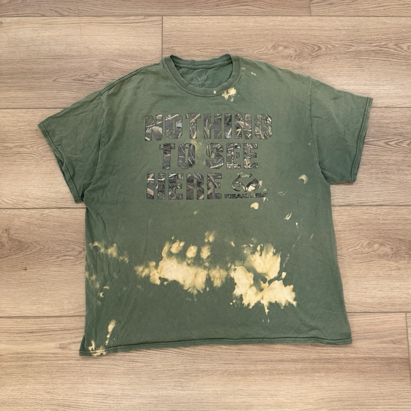 Realtree Nothing To See Here Bleach Distressed Hunting Graphic Tee XL
