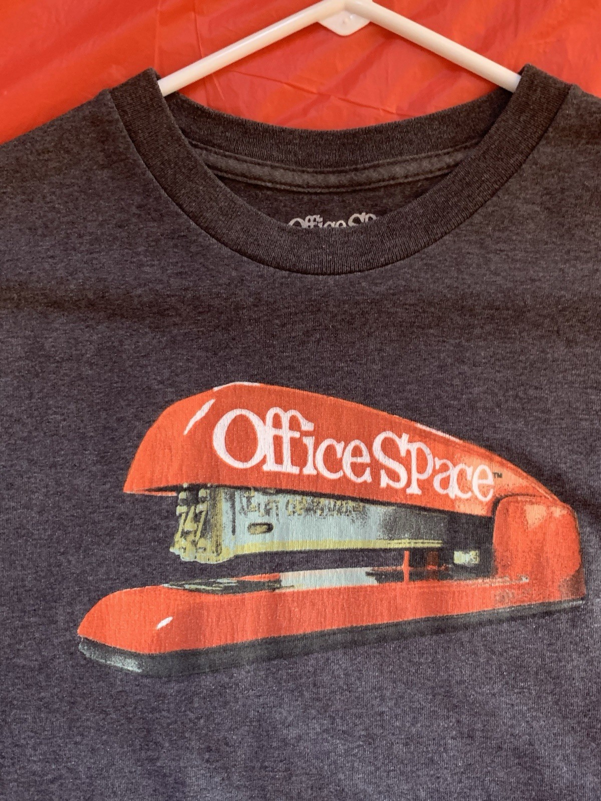 OFFICE SPACE MILTON T-Shirt L Official License Red Stapler 90s Movie Large