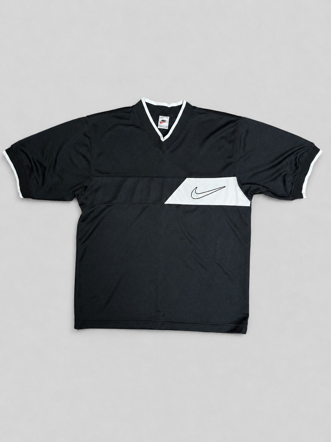 Nike Vintage Short Sleeve Y2K V-Neck T-Shirt Black White Large Swoosh Medium