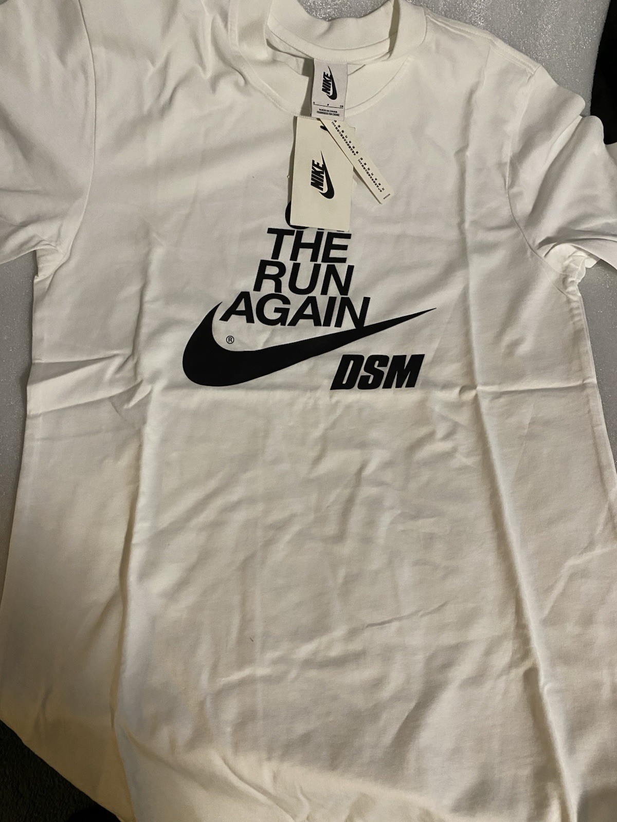 NWT NIKE X DOVER STREET MARKET DSM « On the Run Again » Tee – White – Size S