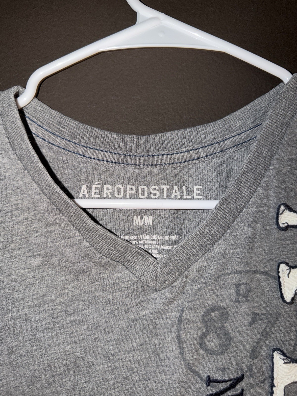 Aéropostale Men&rsquo;s Gray V-Neck Graphic Logo Short Sleeve T-Shirt Size M
