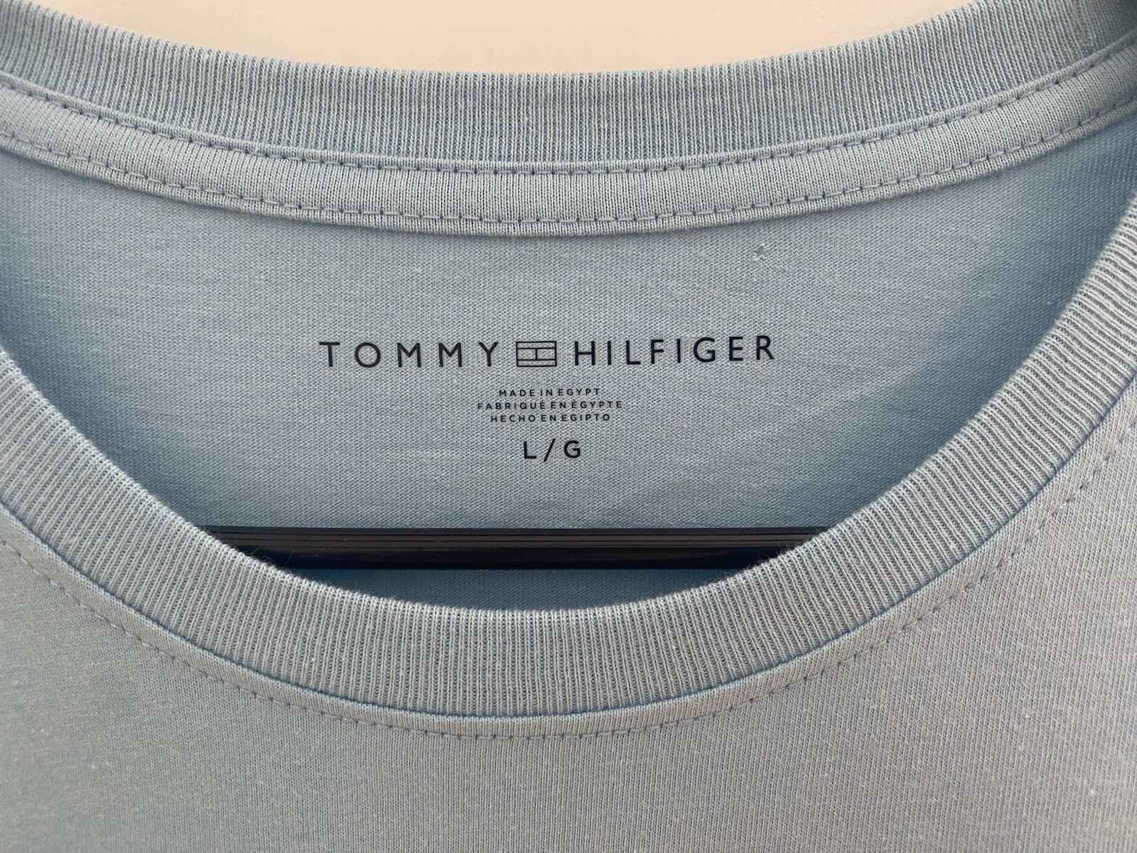 Tommy Hilfiger Men&rsquo;s L Blue Solid Logo Short Sleeve Crewneck T-Shirt