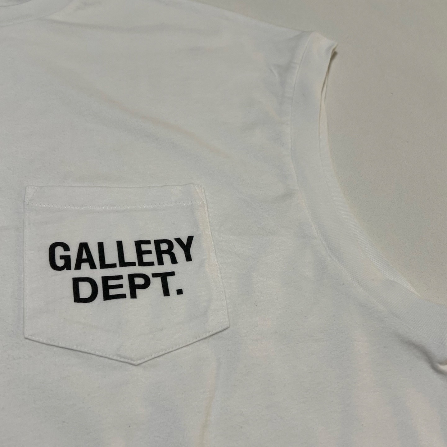 Gallery Dept Augi Sleeveless Tee White Mens Medium Pocket Logo NWT