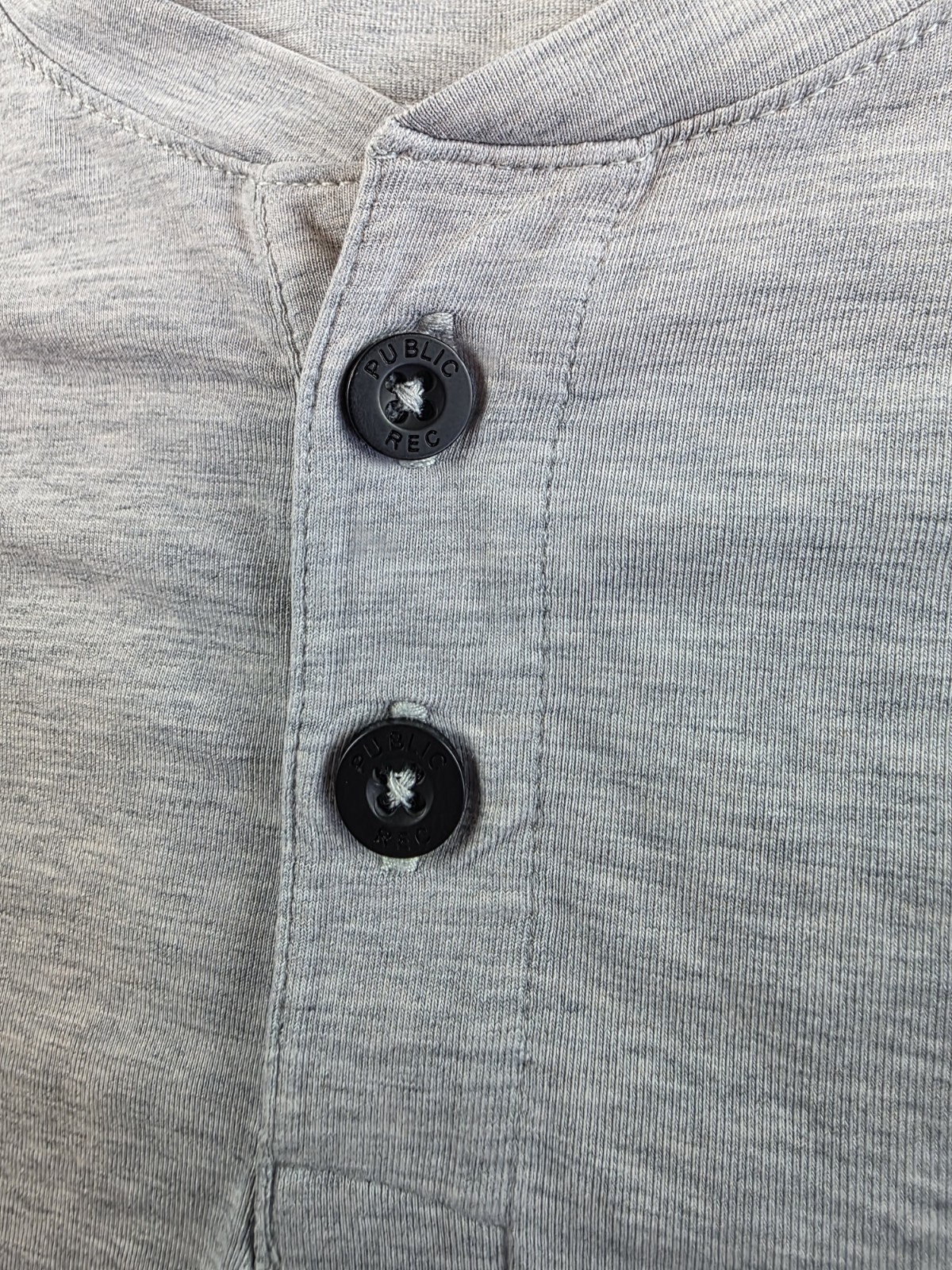 Public Rec Men&rsquo;s Go-to Henley Tee Gray Stretch Short Sleeve Shirt Sz M