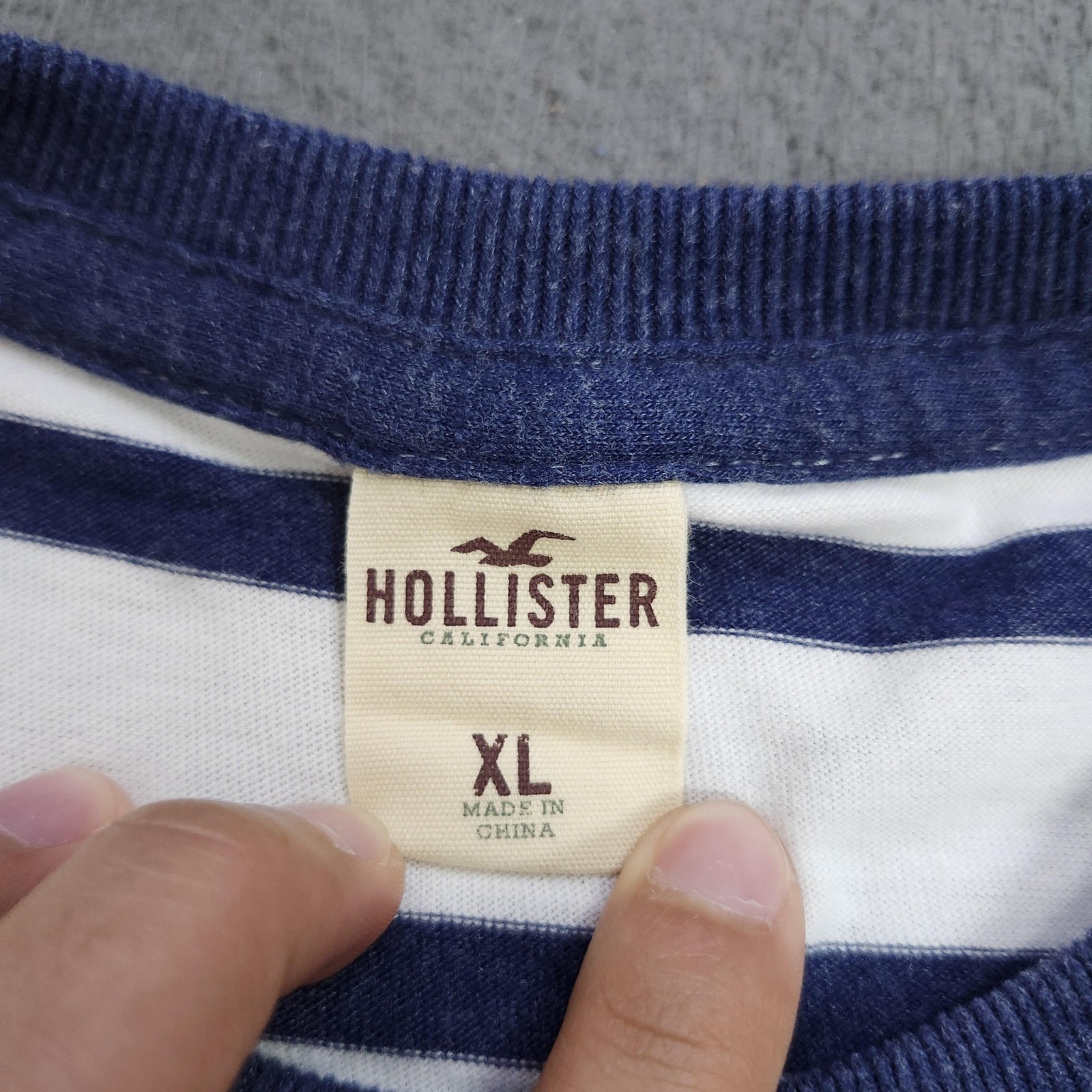 Hollister Shirt Mens XL White Navy Striped Logo Graphic Tee Crew Neck Casual Top