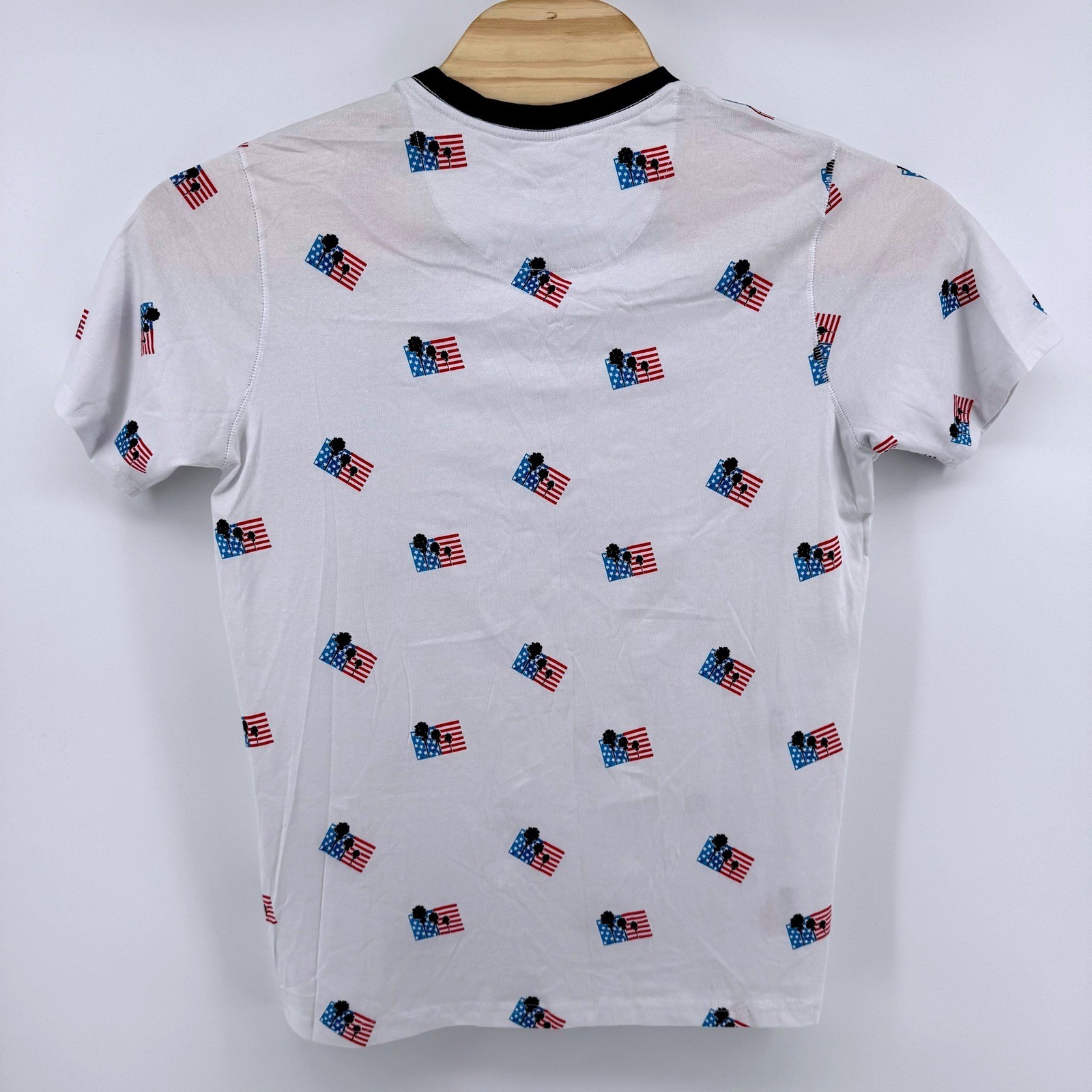 Free Planet T-Shirt Mens Medium White Flag Palm Tree Print Short Sleev Patriotic