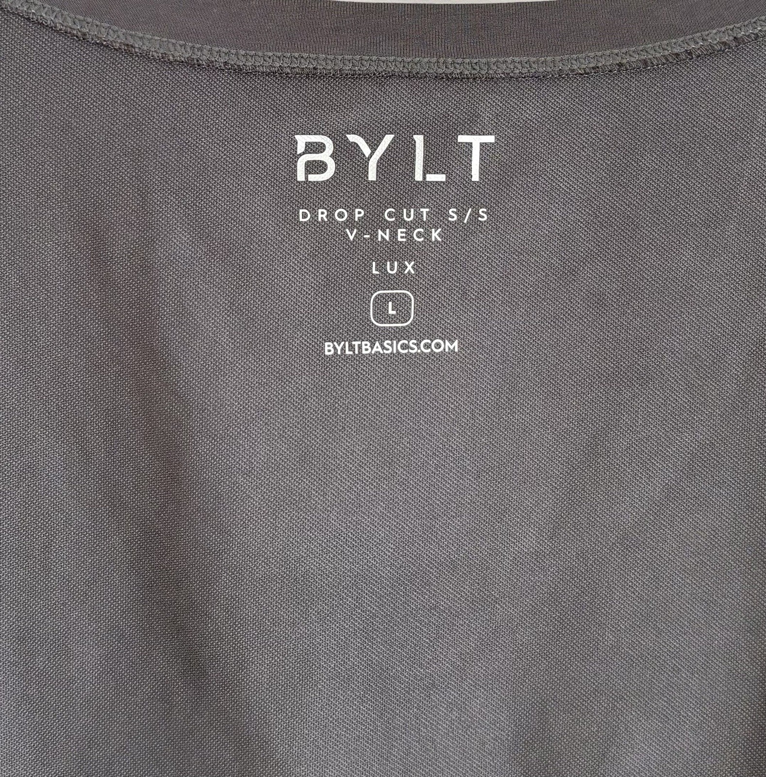 NWT BYLT Premium Basics Drop Cut S/S V-Neck T-Shirt Men&rsquo;s Large Gray Striped Tee