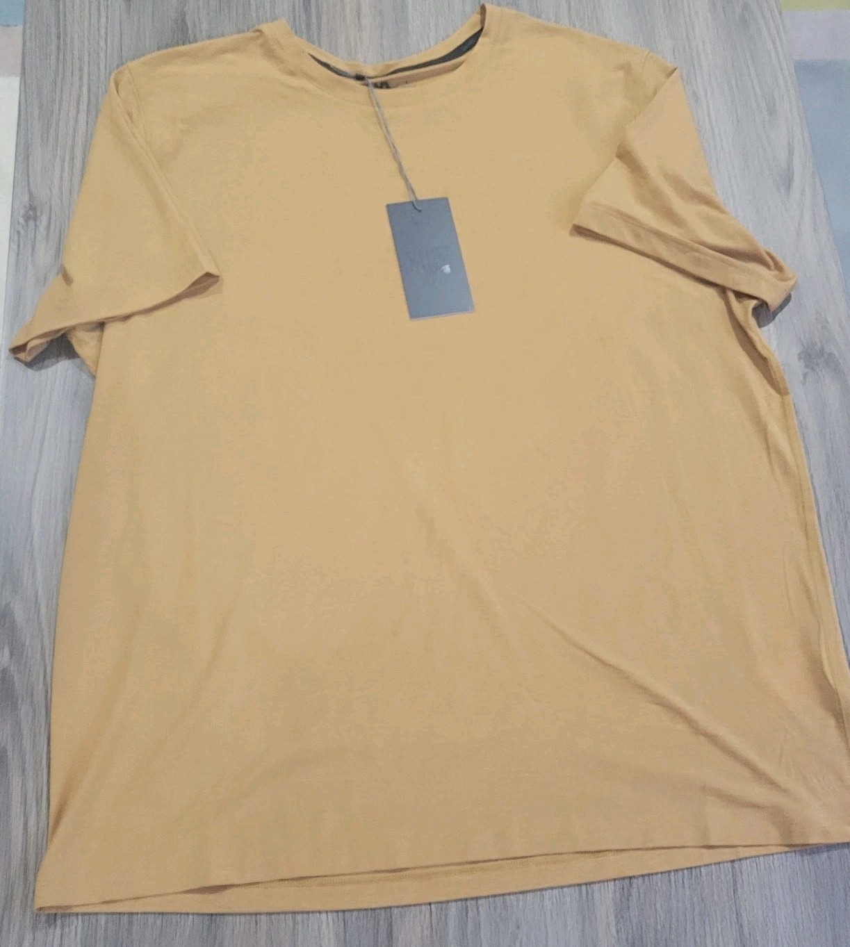 VRST Men&rsquo;s Icon Tshirt. Palomino Gold Heather. Size Large
