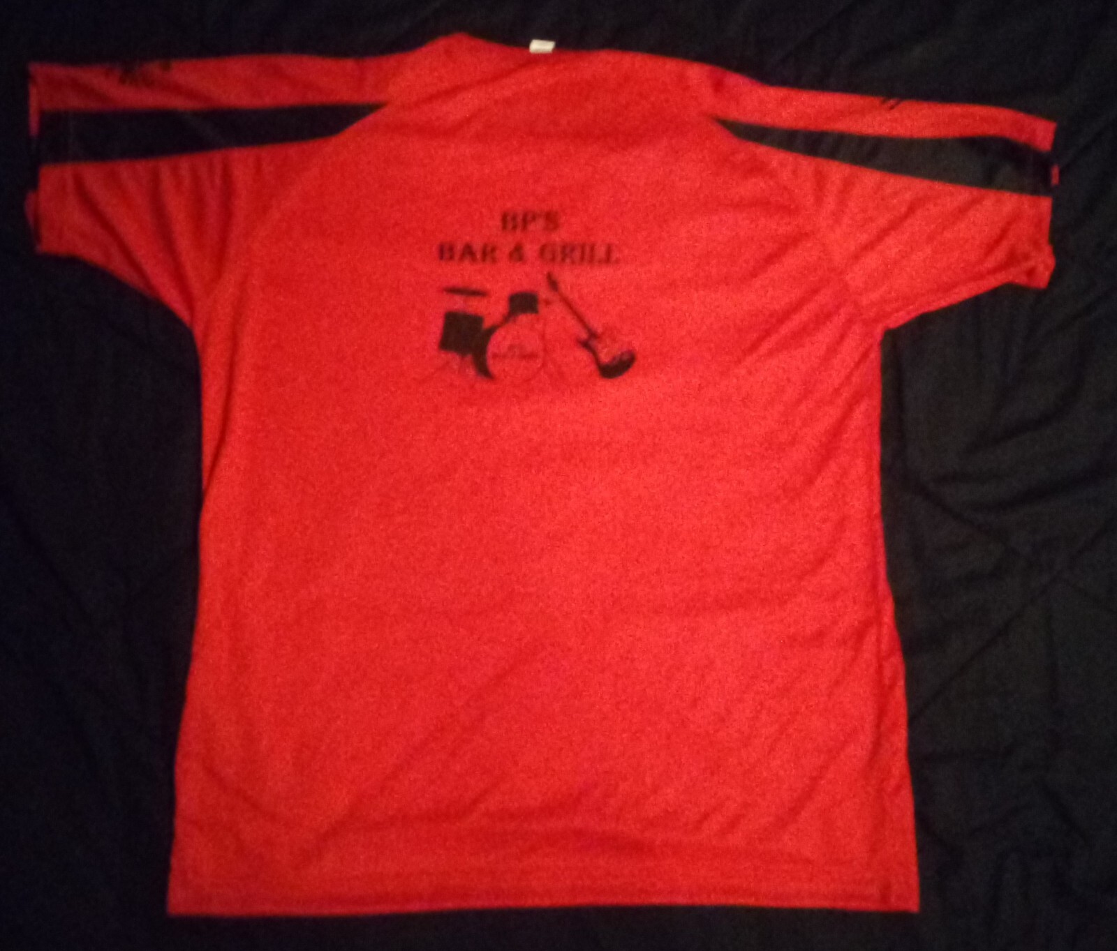 Red Eyez Hill / BP&rsquo;s Bar & Grill Size X-Large 100% Polyester Red Sport Tee Shirt
