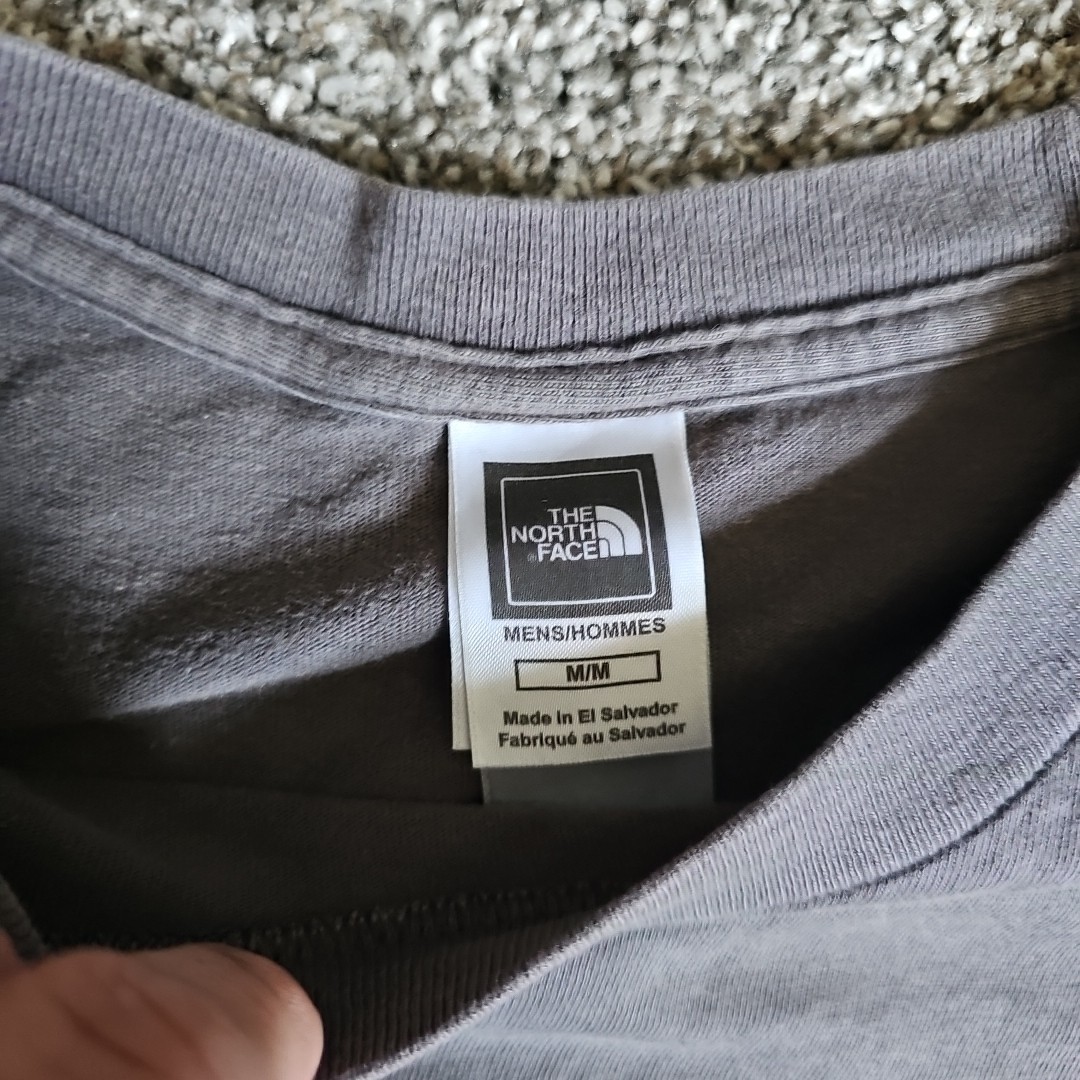 The North Face Size Medium Gray and Red Short Sleeve Shirt – Graphic is Cracking