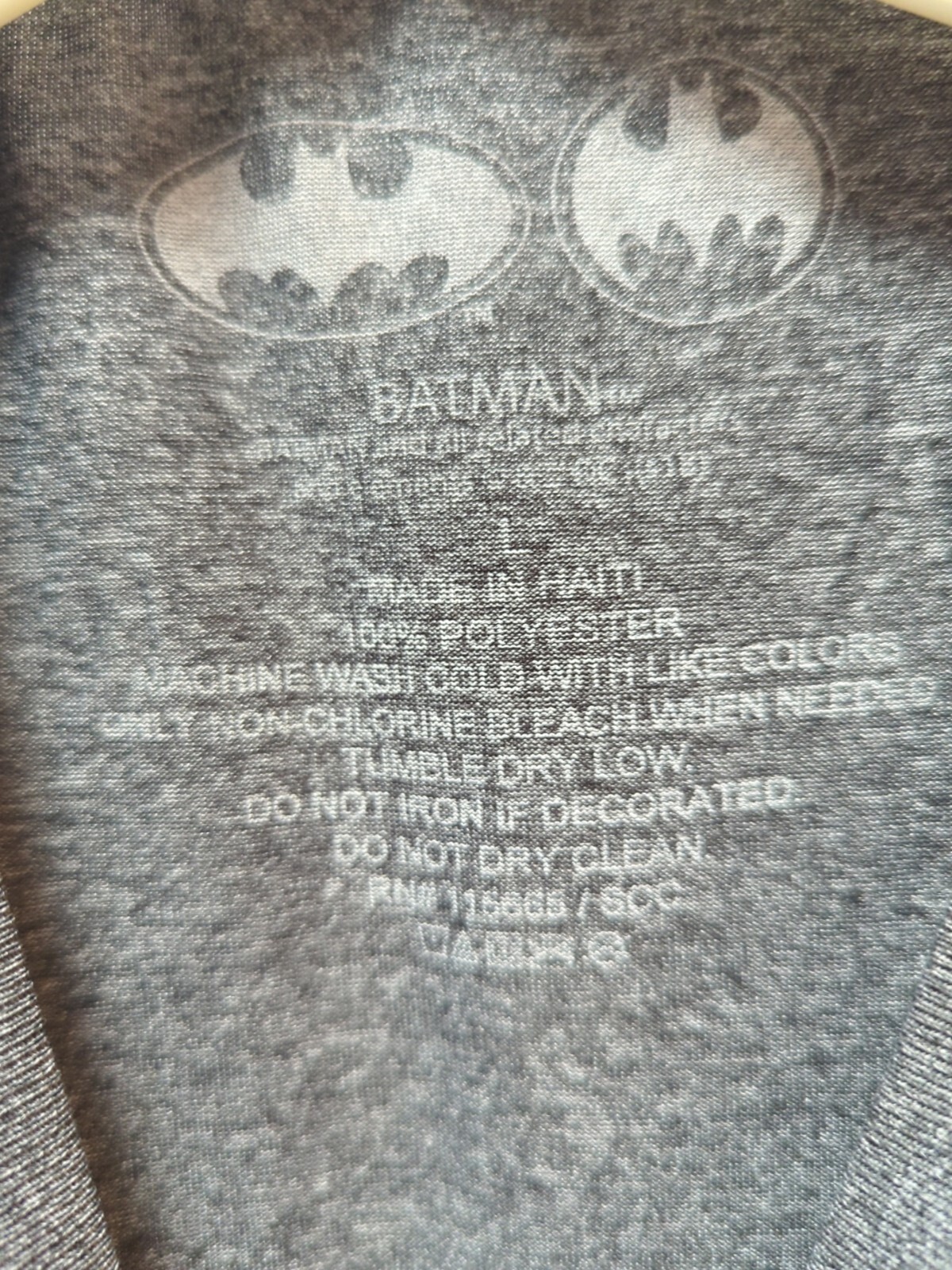 Batman men&rsquo;s large L heathered gray blue red flag t-shirt polyester