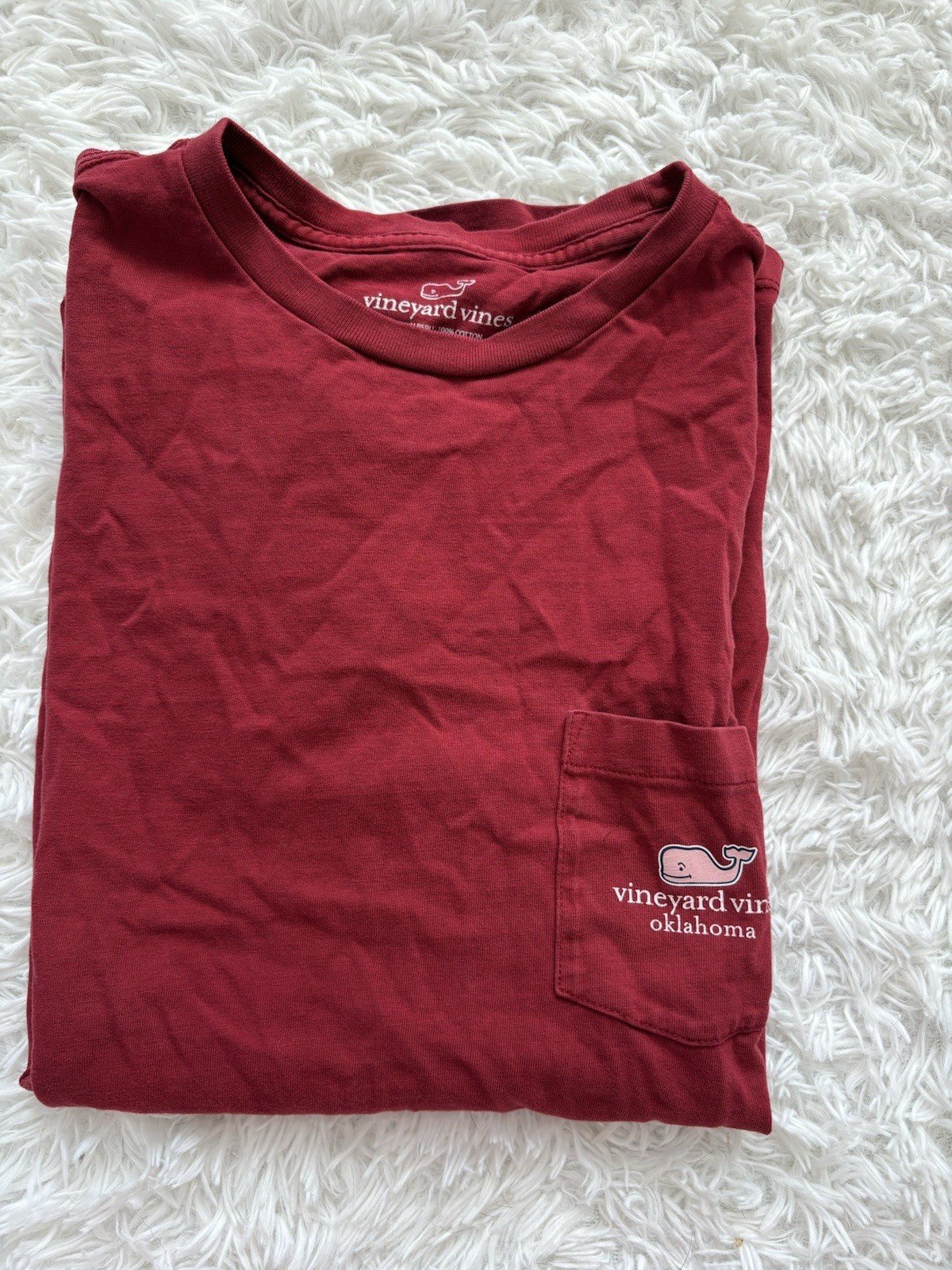 Vineyard Vines Deep Red “Oklahoma” Themed Sz. S Classic Tee. Grt. Quality