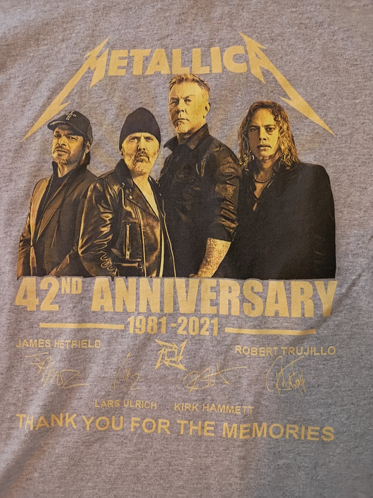 Metallica Tee T-Shirt Mens Medium 42nd Anniversary 1981-2021 Rare Grey