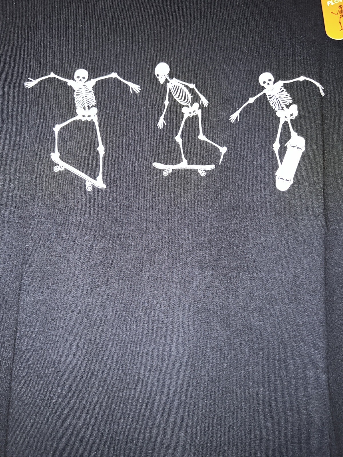 NWT Free Planet Three Skateboarding Skeletons Men’s Size M Halloween T-Shirt