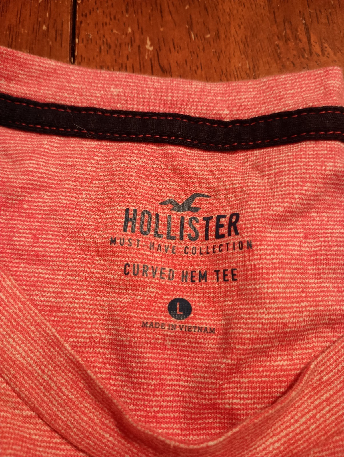 Hollister Men&rsquo;s Salmon Must Have Collection Curved Hem T-shirt Size Large