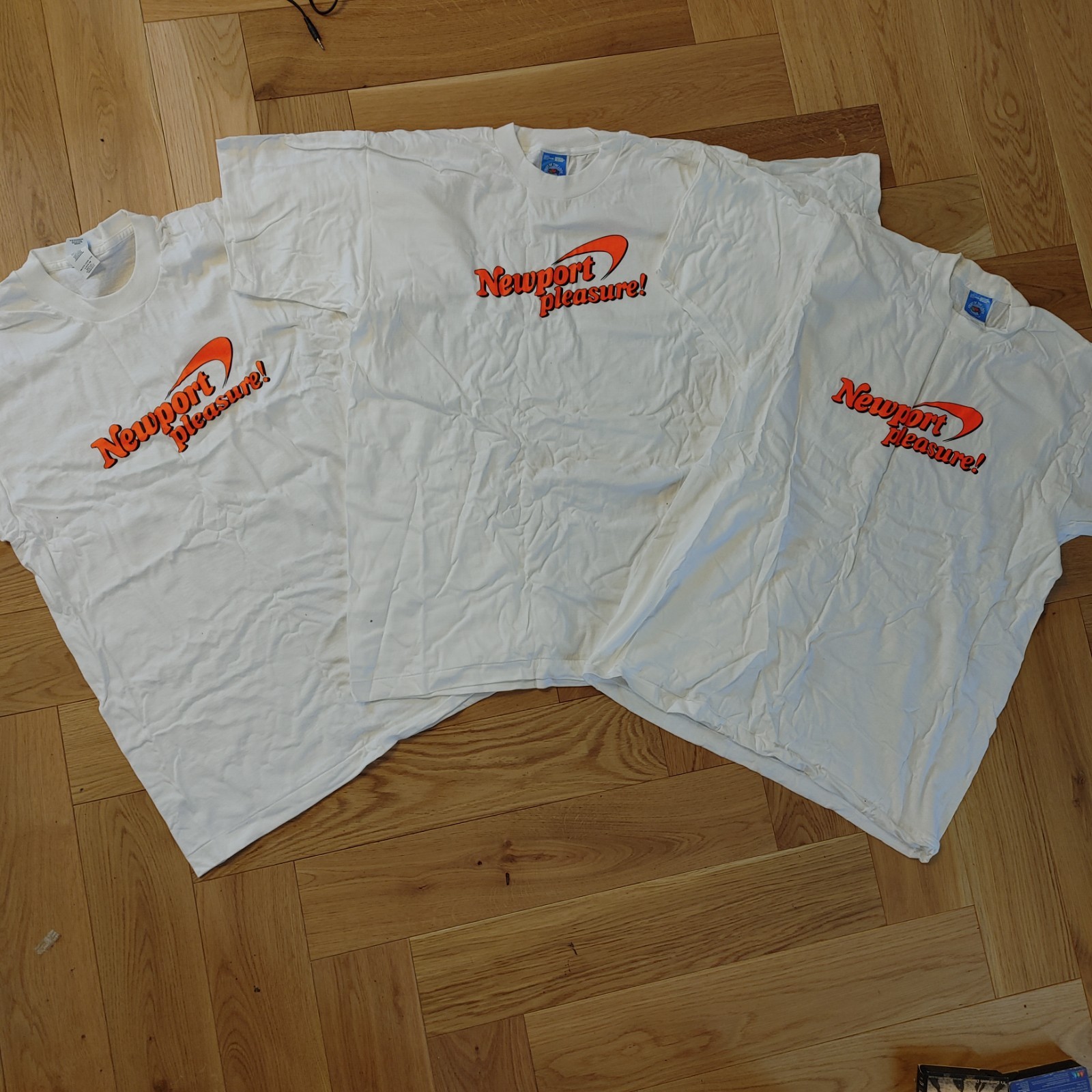 VTG SS T-Shirt Lot Of 3 • Newport Pleasure Cigarette Distressed • 2 Large 1-XL