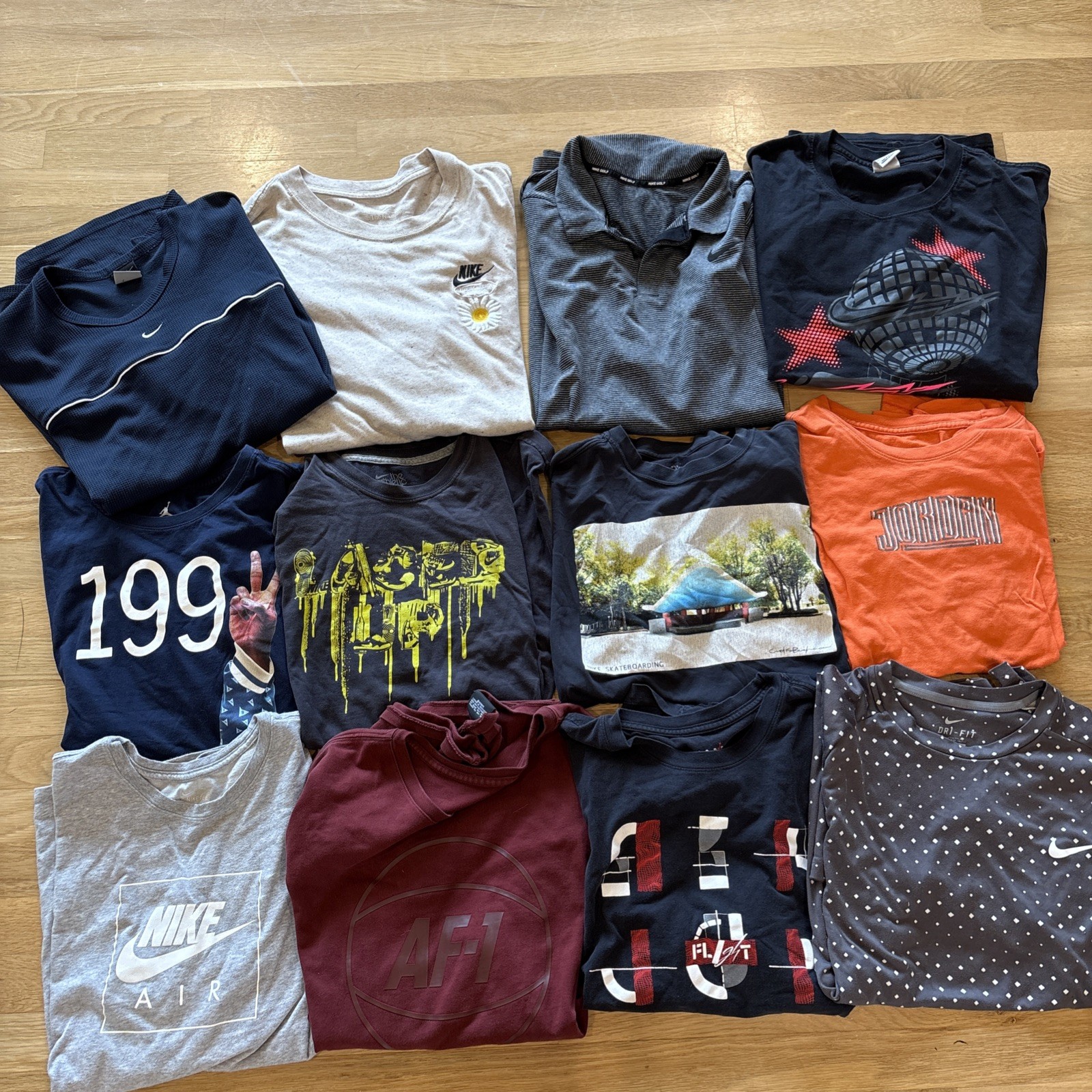 Lot of 12 Nike Men&rsquo;s XL Tee T-Shirt Mix Graphic Logo Jordan Used School Flaws*