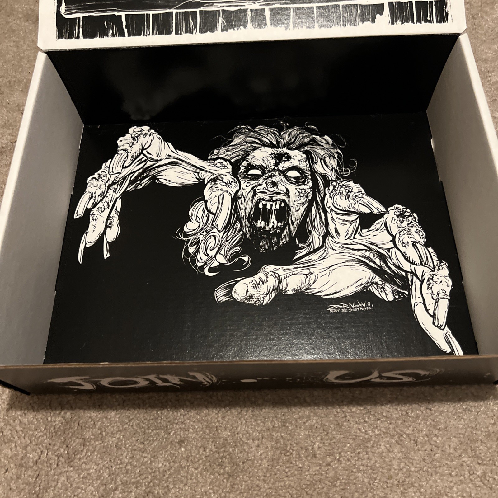Ladies Of The Evil Dead Extreme Edition small Shirt Evil Dirt Signed Poster 2009