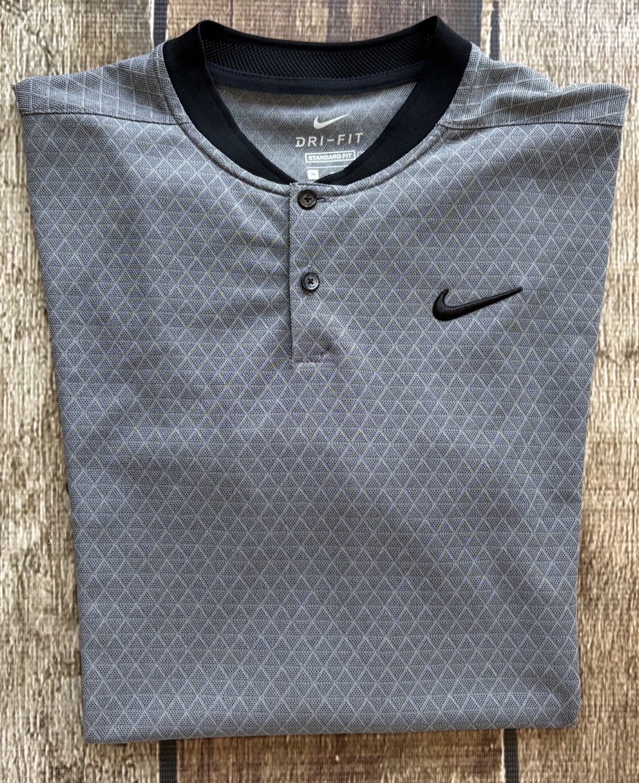 NIKE STANDARD FIT GOLF HENLEY BLACK GRAY MENS MEDIUM EXCELLENT CONDITION