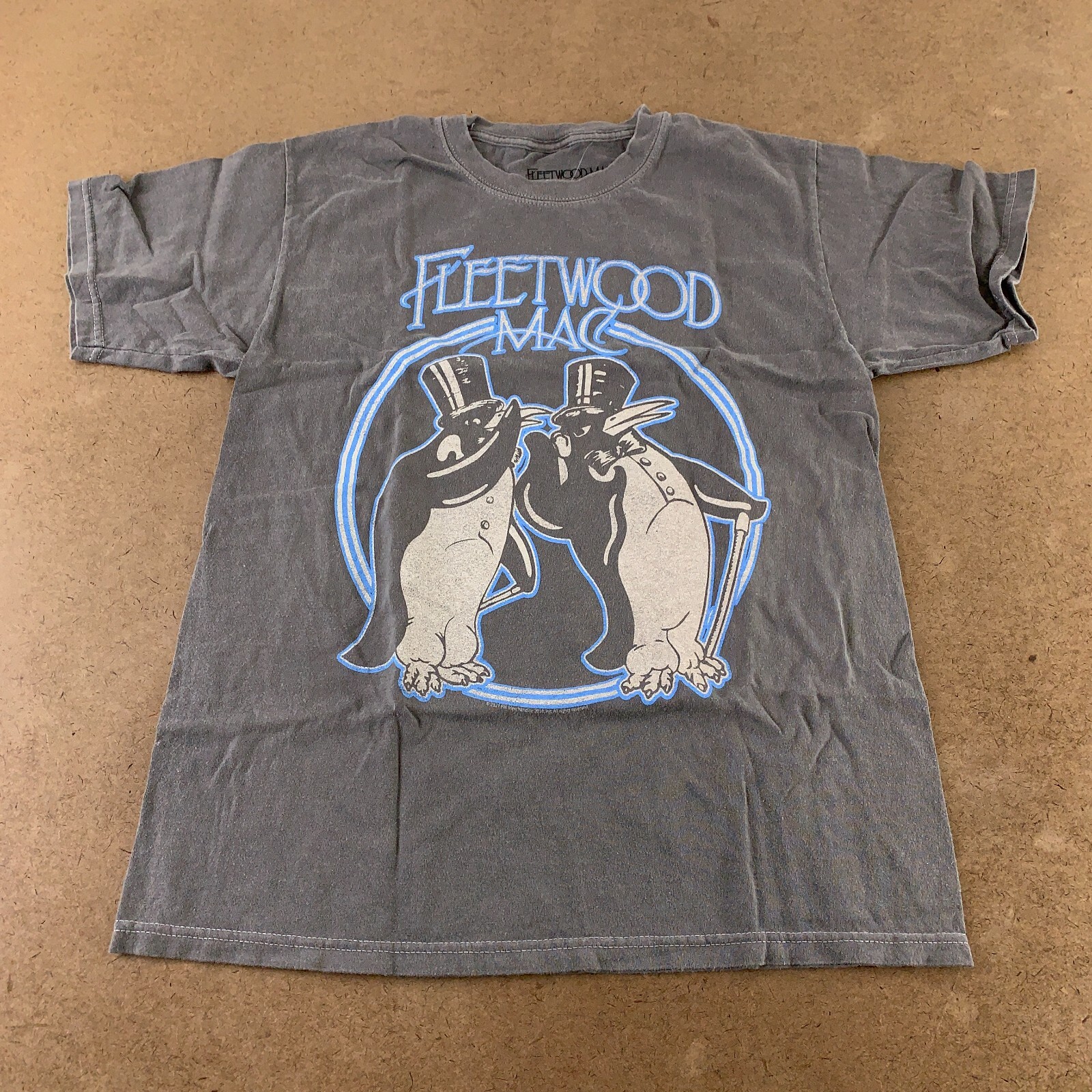 Urban Outfitters Fleetwood Mac Men&rsquo;s Size Small Gray Penguin T-Shirt