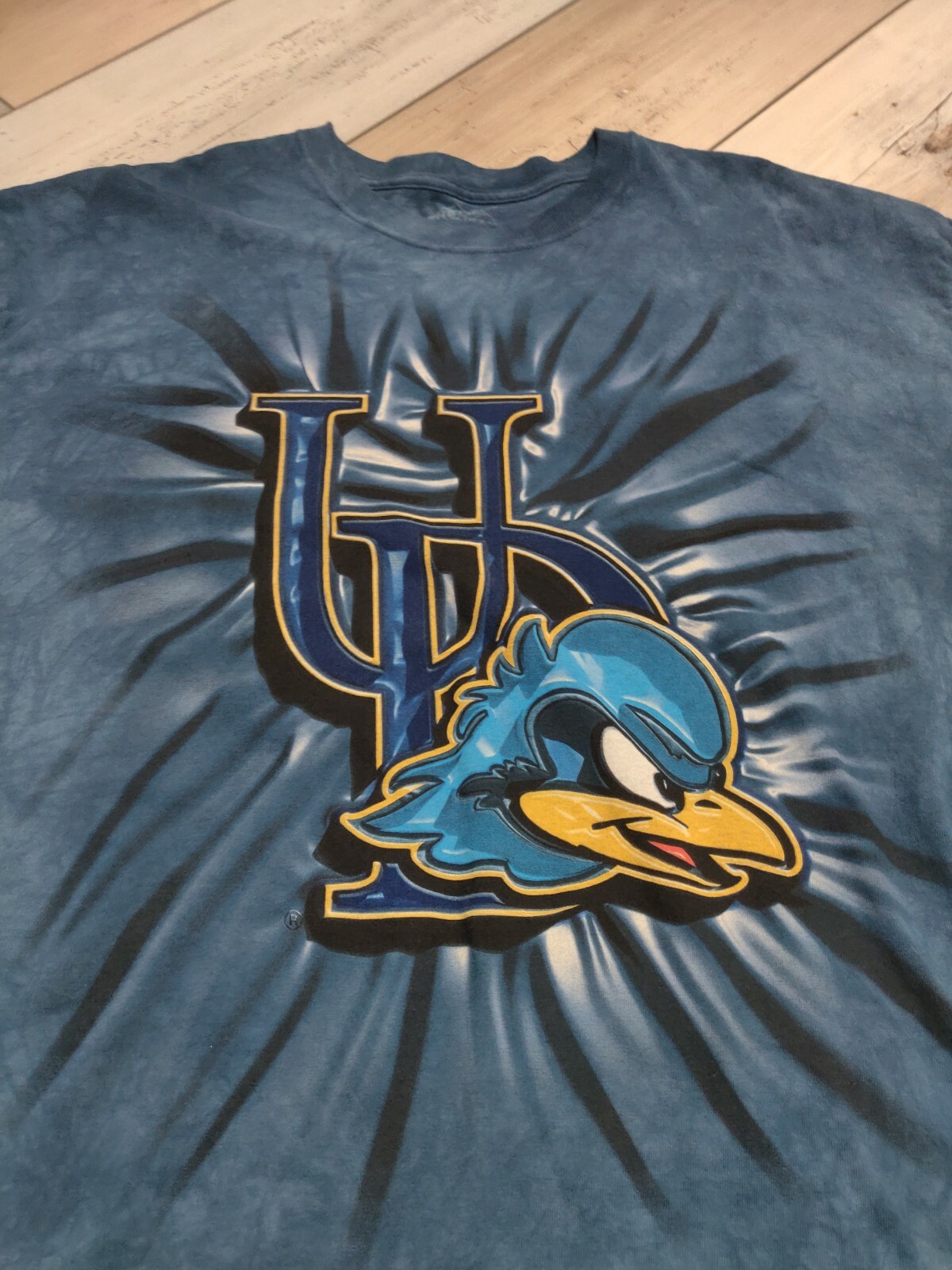 Delaware Fightin&rsquo; Blue Hens The Mountain Blue Tye-Dye S/S T-Shirt – Men&rsquo;s 2XL