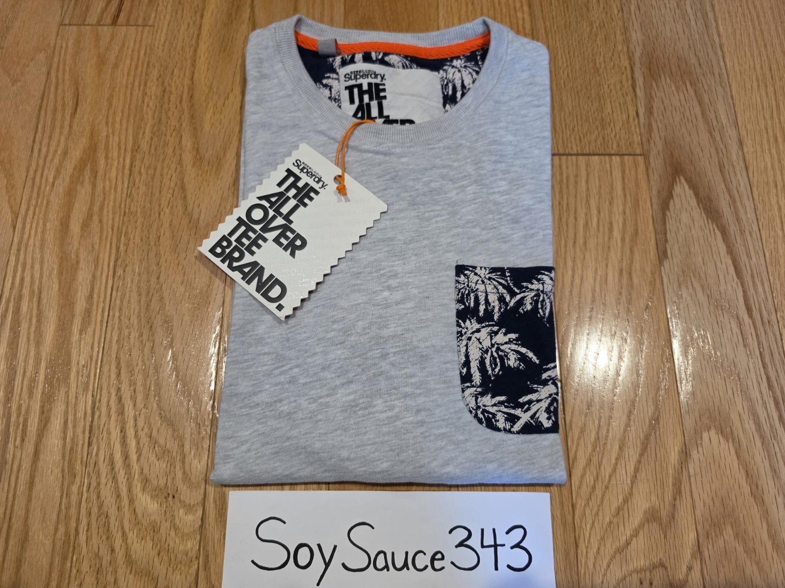 NEW MEN&rsquo;S SUPERDRY FESTIVAL POCKET AOP PALM TREES GREY NAVY TEE SHIRT SIZE SMALL