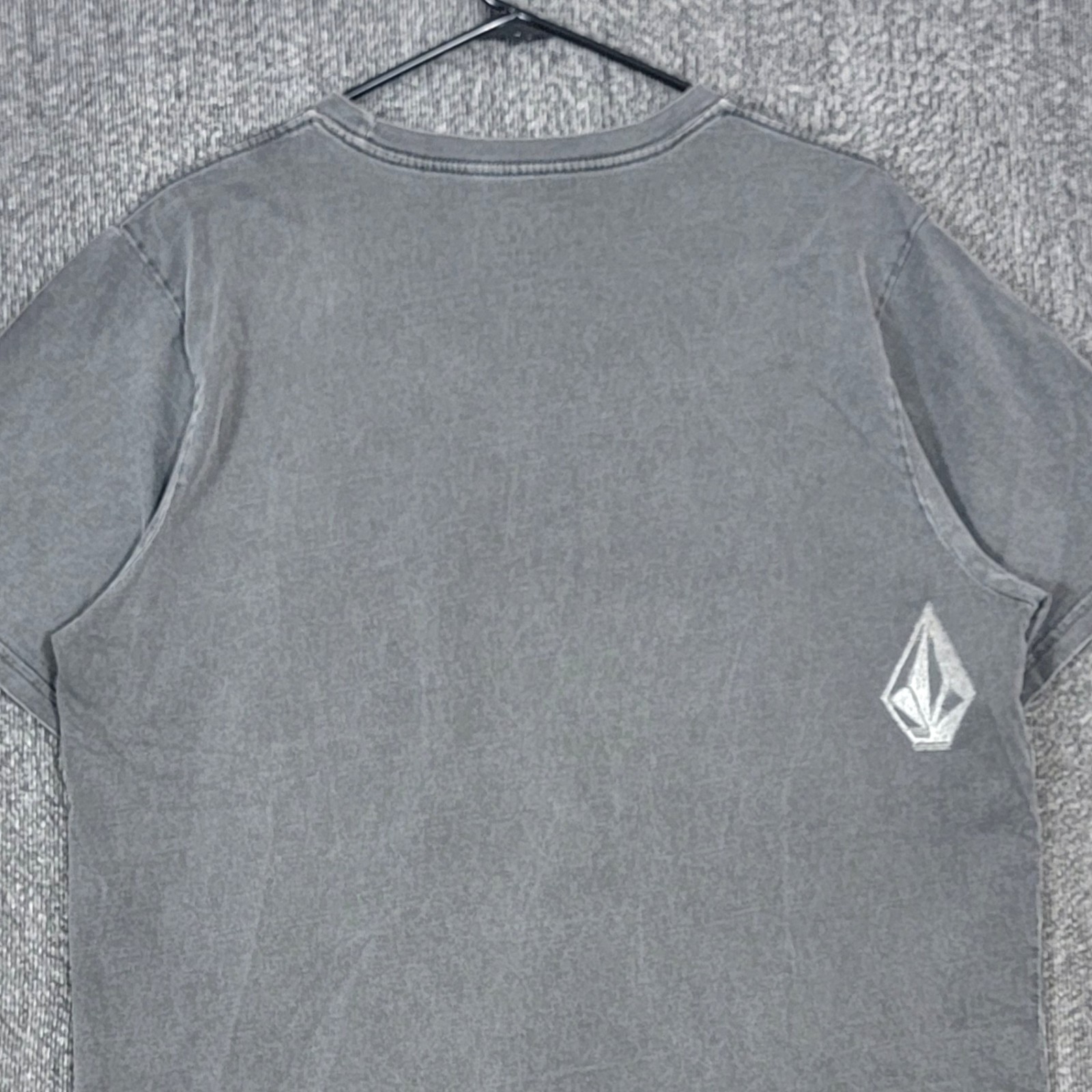 Volcom T-Shirt Mens Large Gray Modern Fit Embrace The Strange Skate Surf