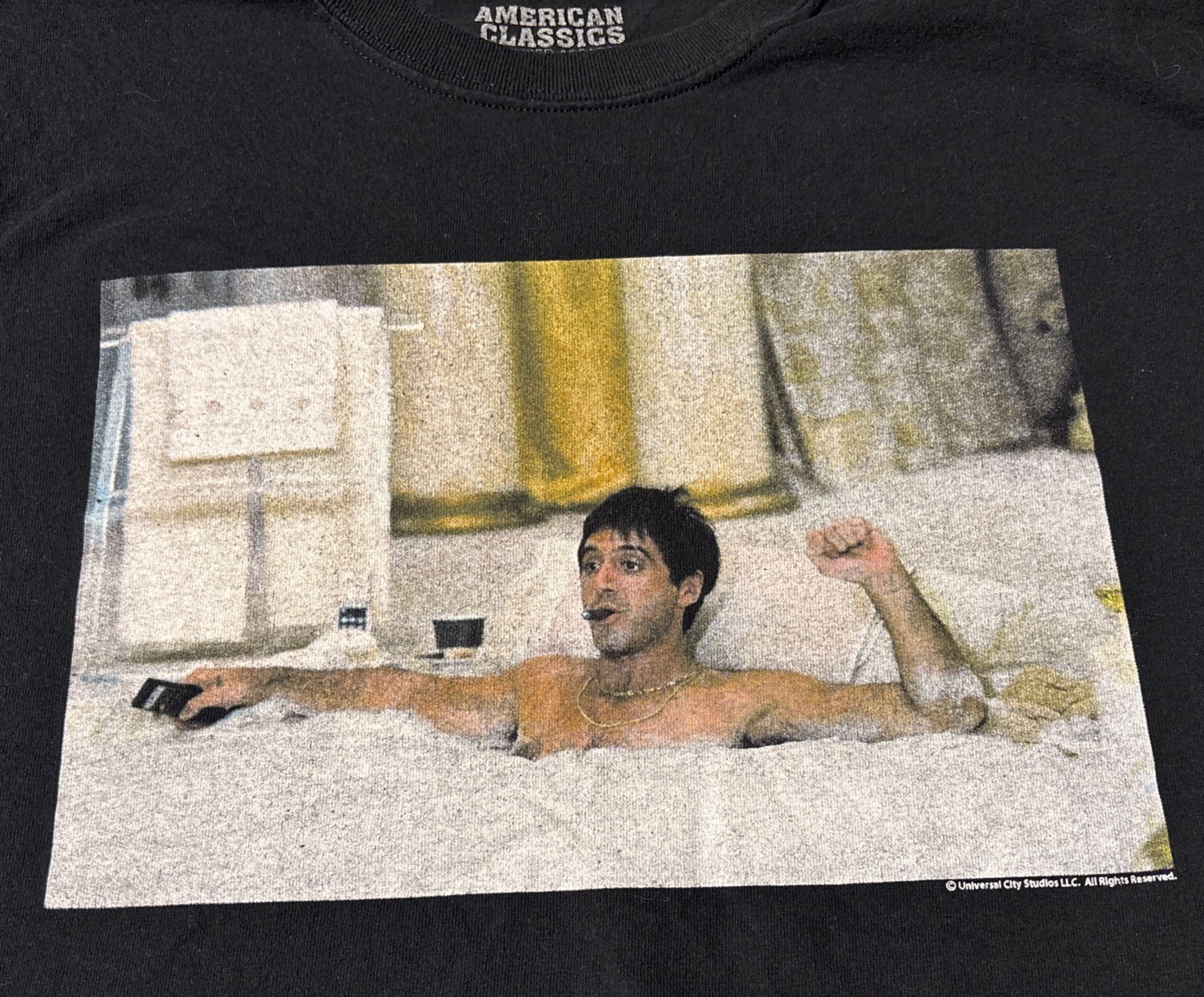 Scarface T-Shirt Men&rsquo;s Large Al Pacino Bath Tub Print NWOT
