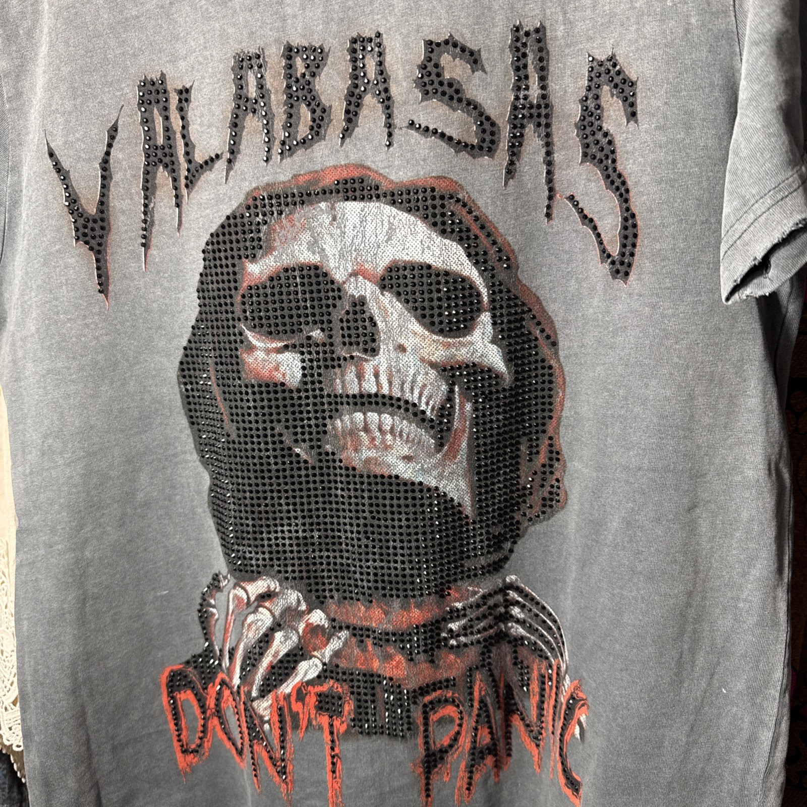 Valabasas Graphic Tee Mens sz S Grunge Skull Don&rsquo;t Panic Gray 100% Cotton Street