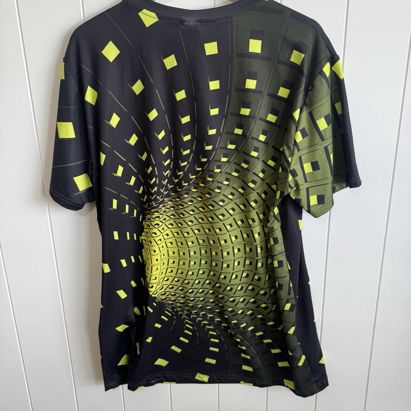 Sa-Shine Graphic T Shirt L Optical Illusion Neon Geometric Black Green