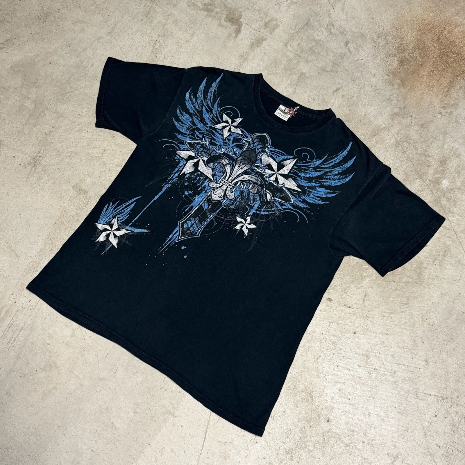 Vintage Yazbek Y2K cyber grunge fleur-de-lis wings graphic tee