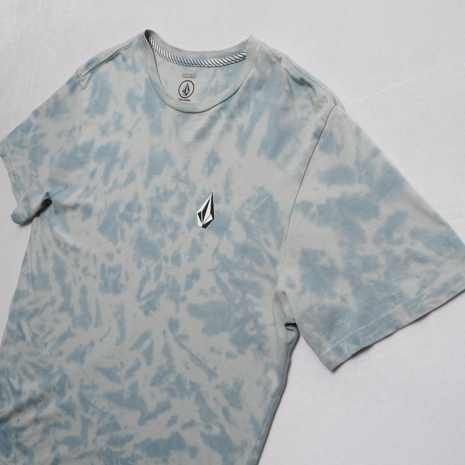 Volcom Stone Dye T-Shirt Mens Large Celestial Blue Tie Dye Modern Fit A5232200