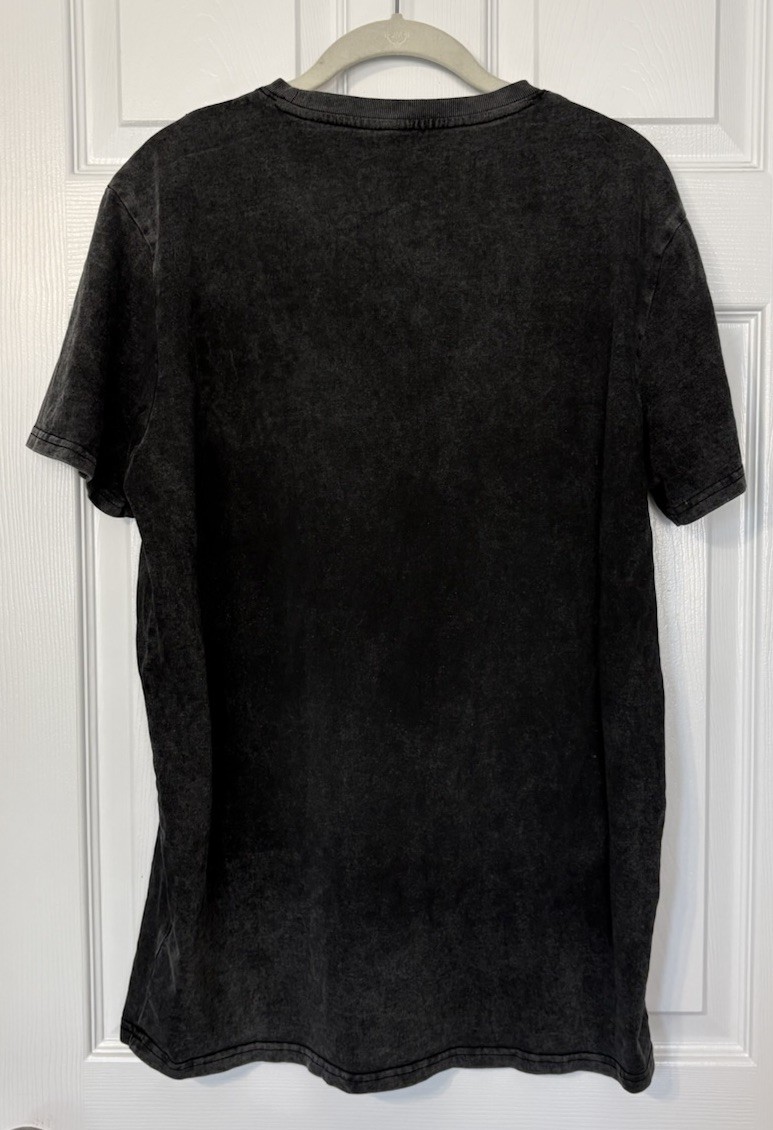 Valabasas Vintage Size M Graphic T-Shirt “Looking For Peace” Edgy Streetwear