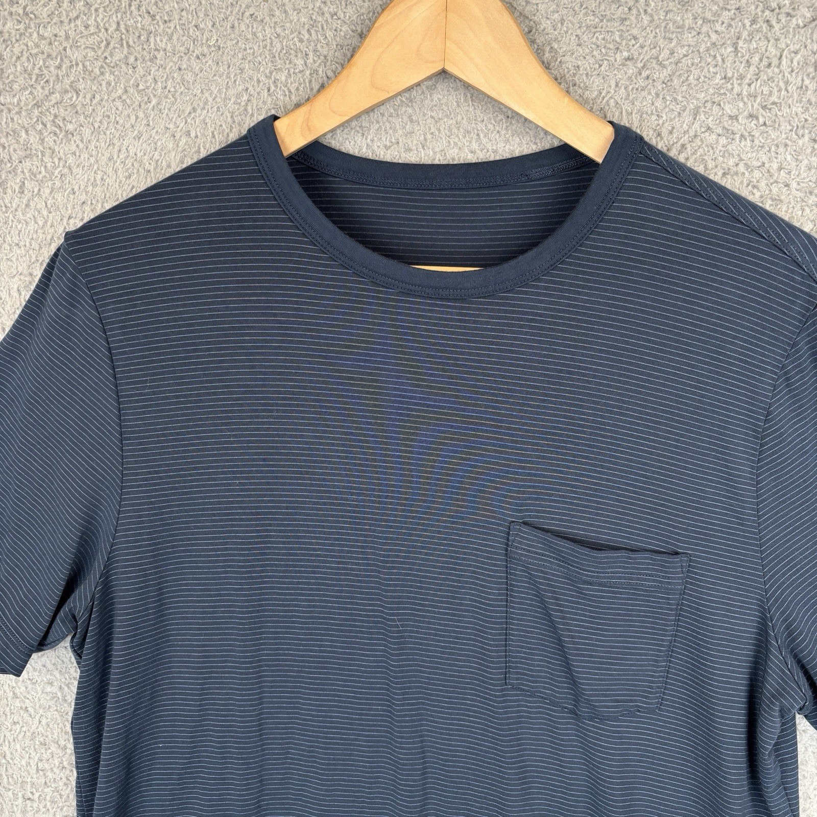 Vuori Shirt Men&rsquo;s M Blue Striped Linear Tech Performance Tee Pocket Stretch V196