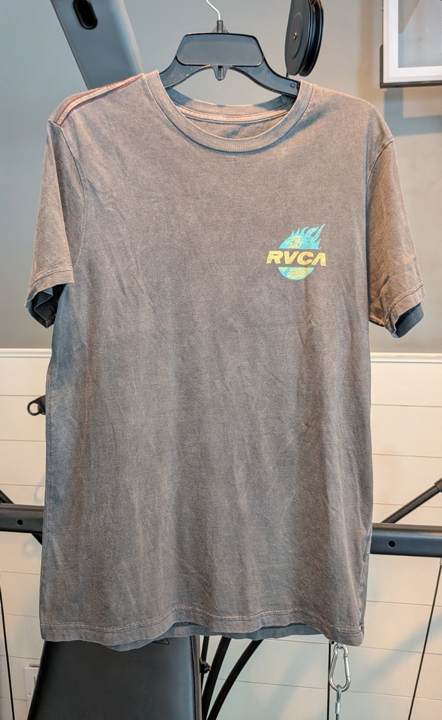 RVCA Pigment Dye Slim Fit Gray Graphic Logo Crew Neck T-Shirt Men&rsquo;s M