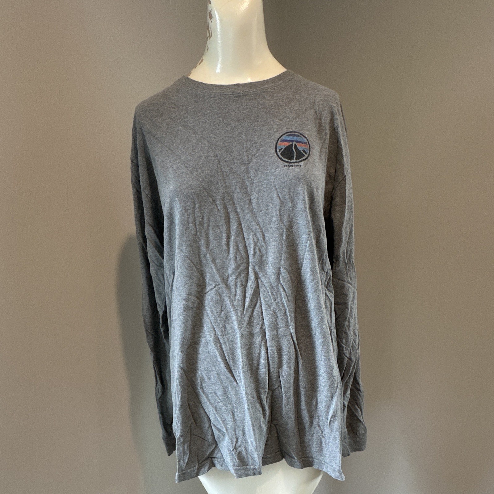 Patagonia Men’s L Gray Cotton Solid Crew Neck Long Sleeve Logo T-Shirt