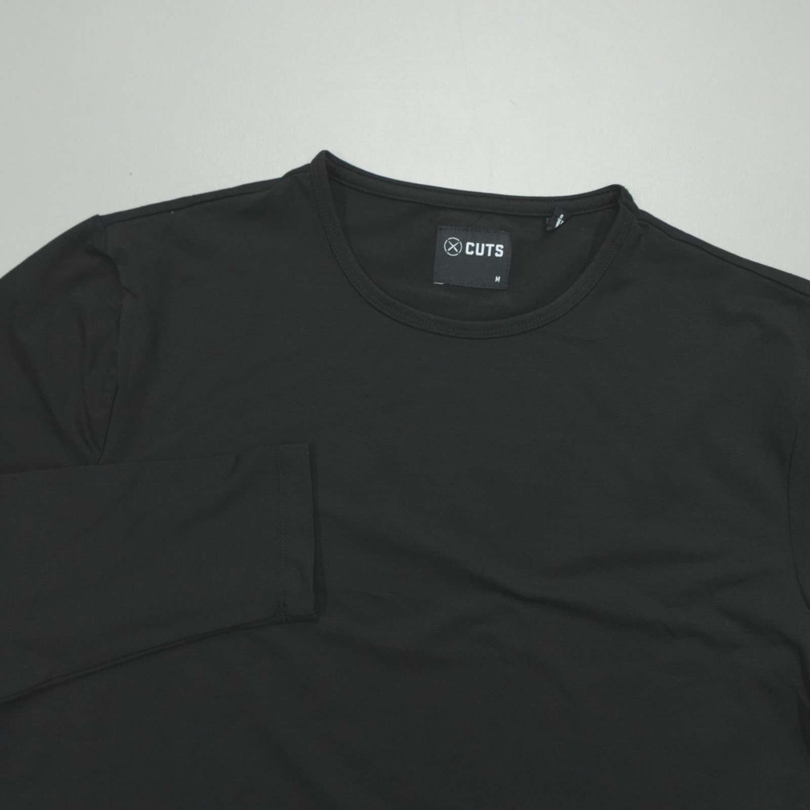 Cuts Clothing Curve Hem Long Sleeve Tee Slim Fit Size M Crew Stretch Black