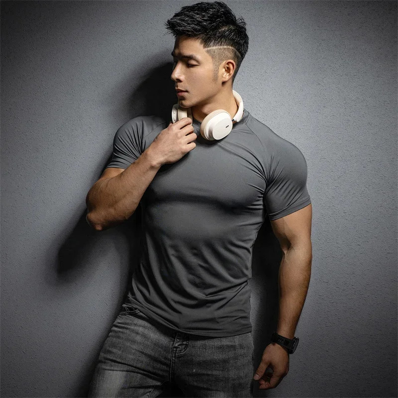 2025 New running men&rsquo;s T-shirt Sports leisure gym exercise training T-shirt ela