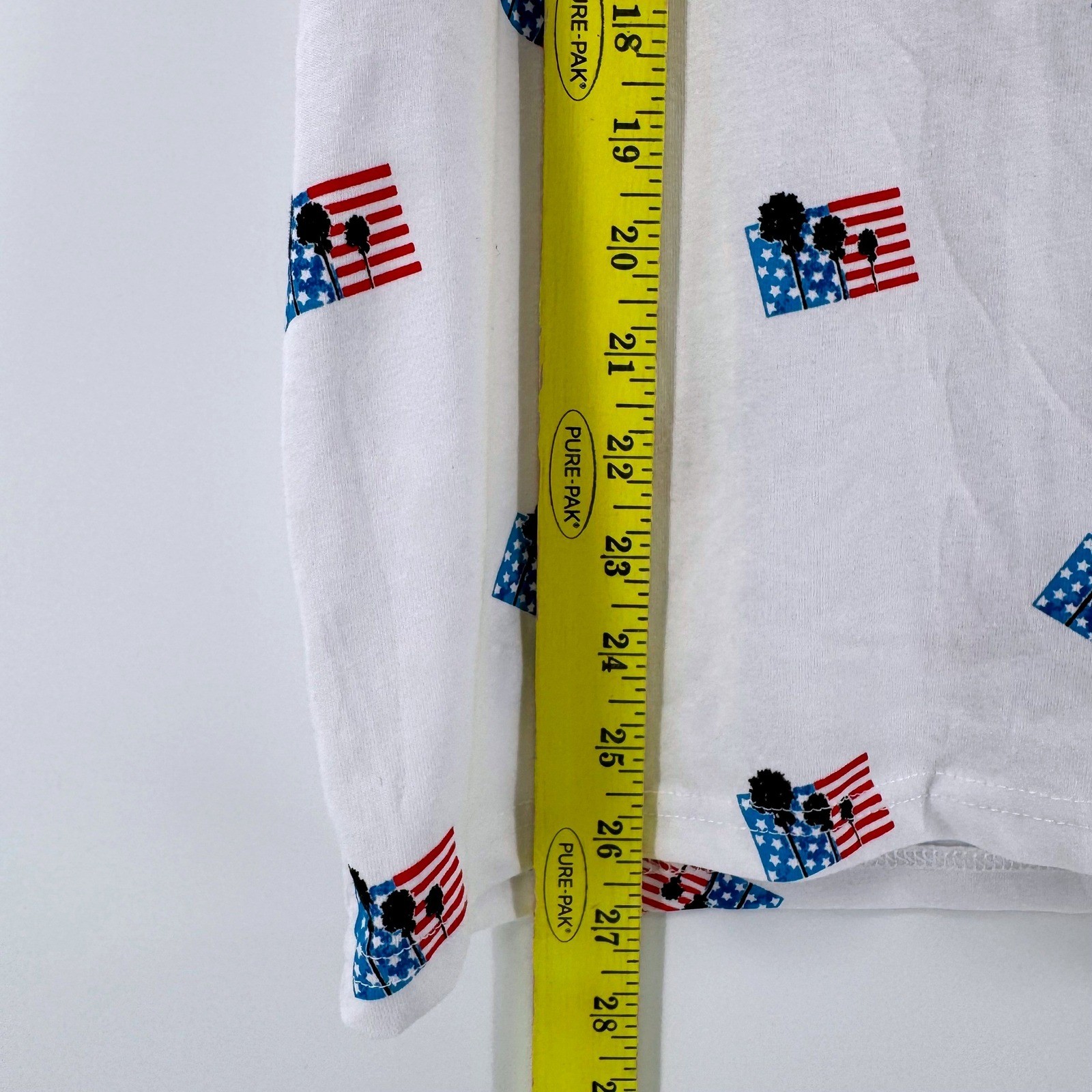 Free Planet T-Shirt Mens Medium White Flag Palm Tree Print Short Sleev Patriotic