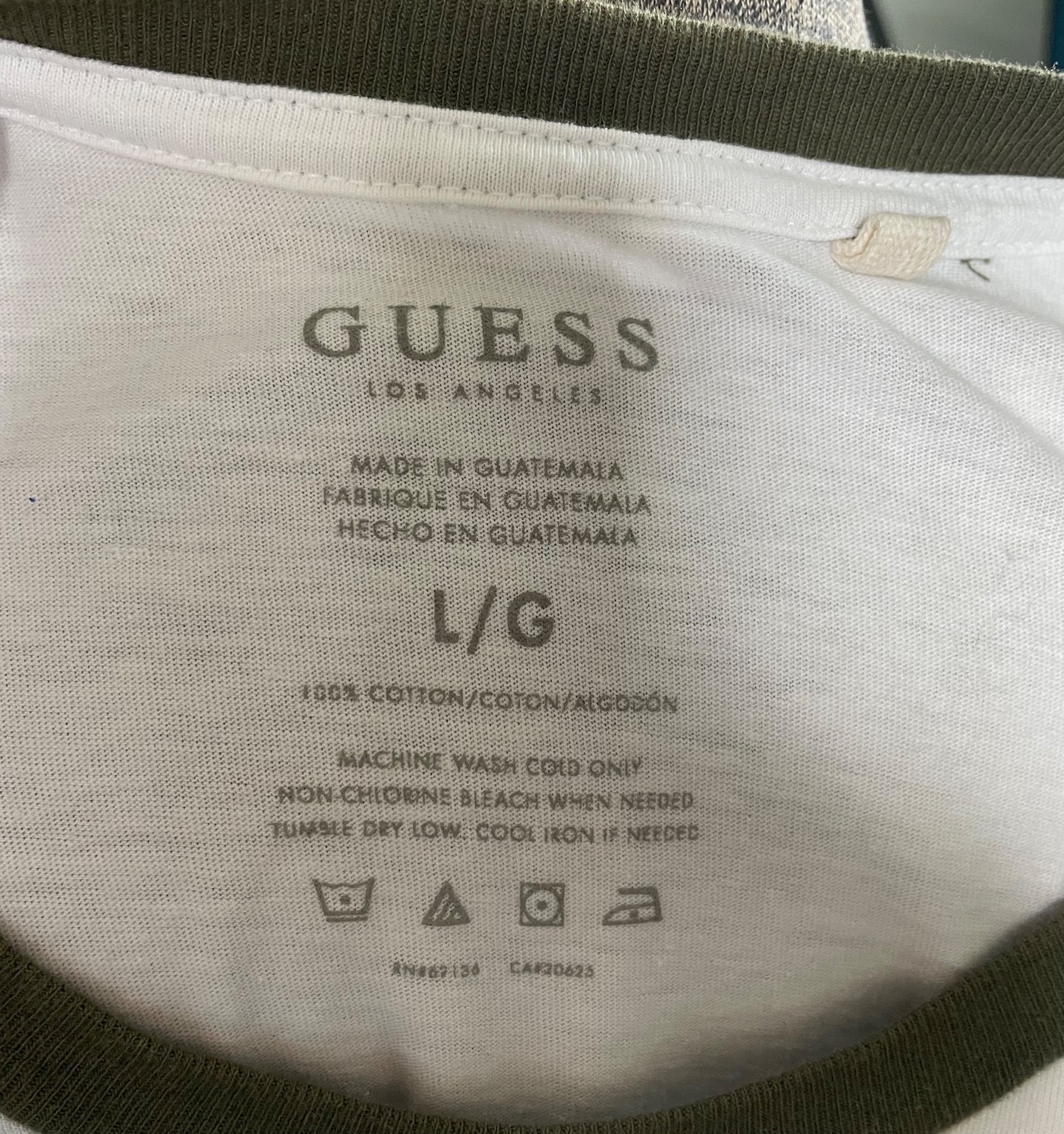 GUESS Mens Ringer T-Shirt White Olive Green Trim Camo Gold Triangle Logo Size L