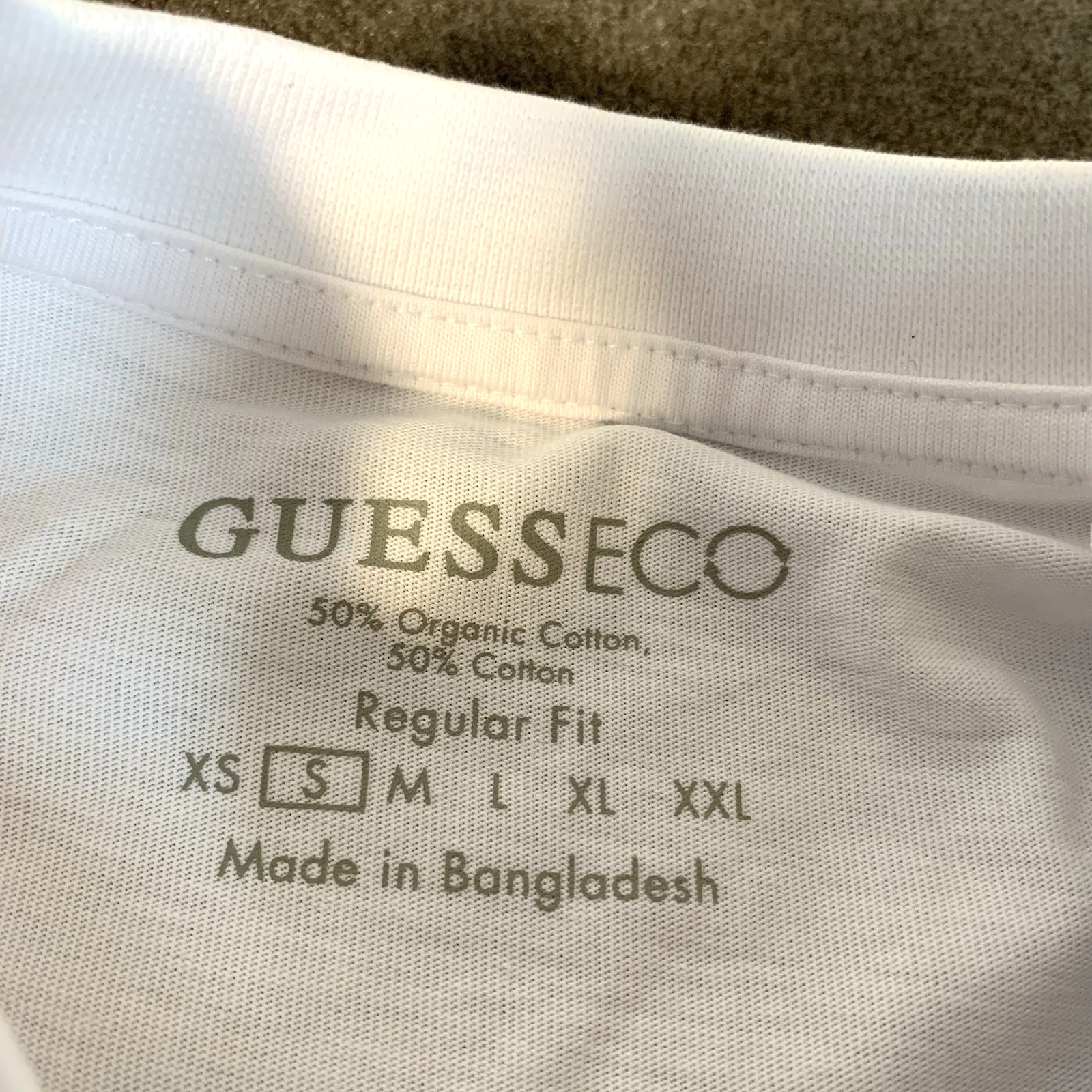 GUESS Jeans Men&rsquo;s Small S T-Shirt Triangle Logo Embroidered Floral White