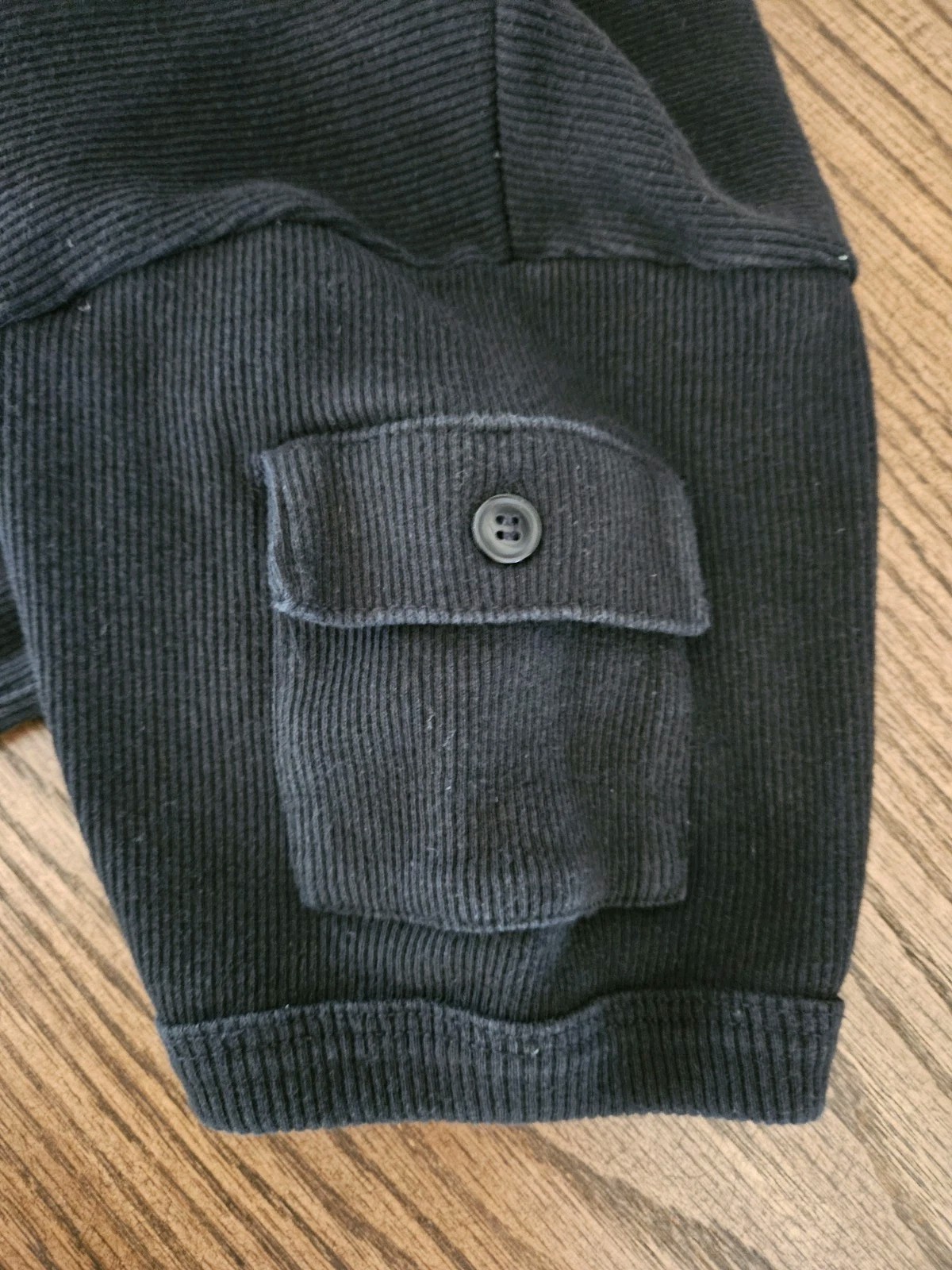 Ribbed Knit V Neck Cargo T-shirt XLarge