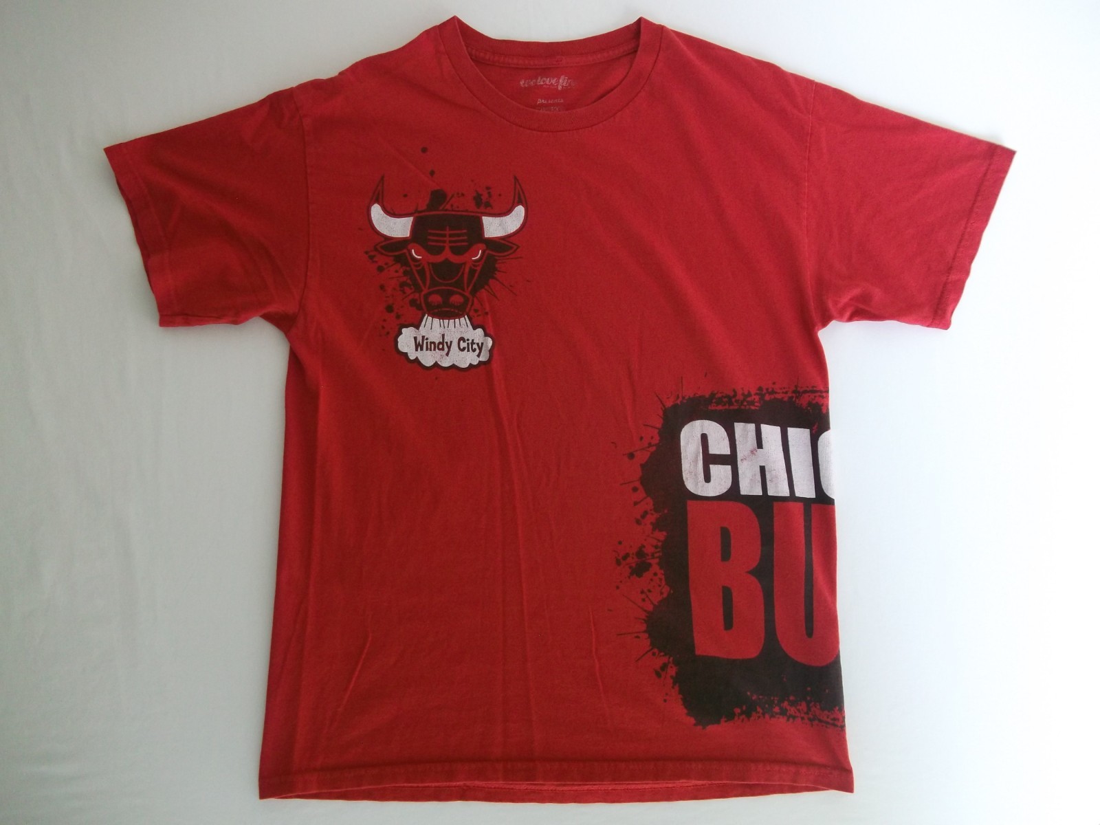 Chicago Bulls Vtg t-shirt Men&rsquo;s Sz. L (W 22in x L 29in)100% Cotton Red