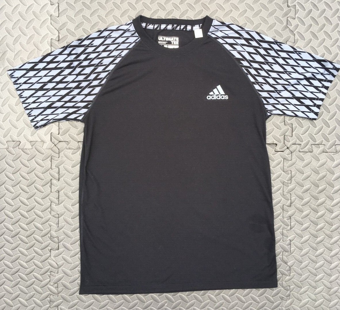 ADIDAS Ultimate TEE Black & Gray T-Shirt M (Medium) Raglan Sleeve Climalite