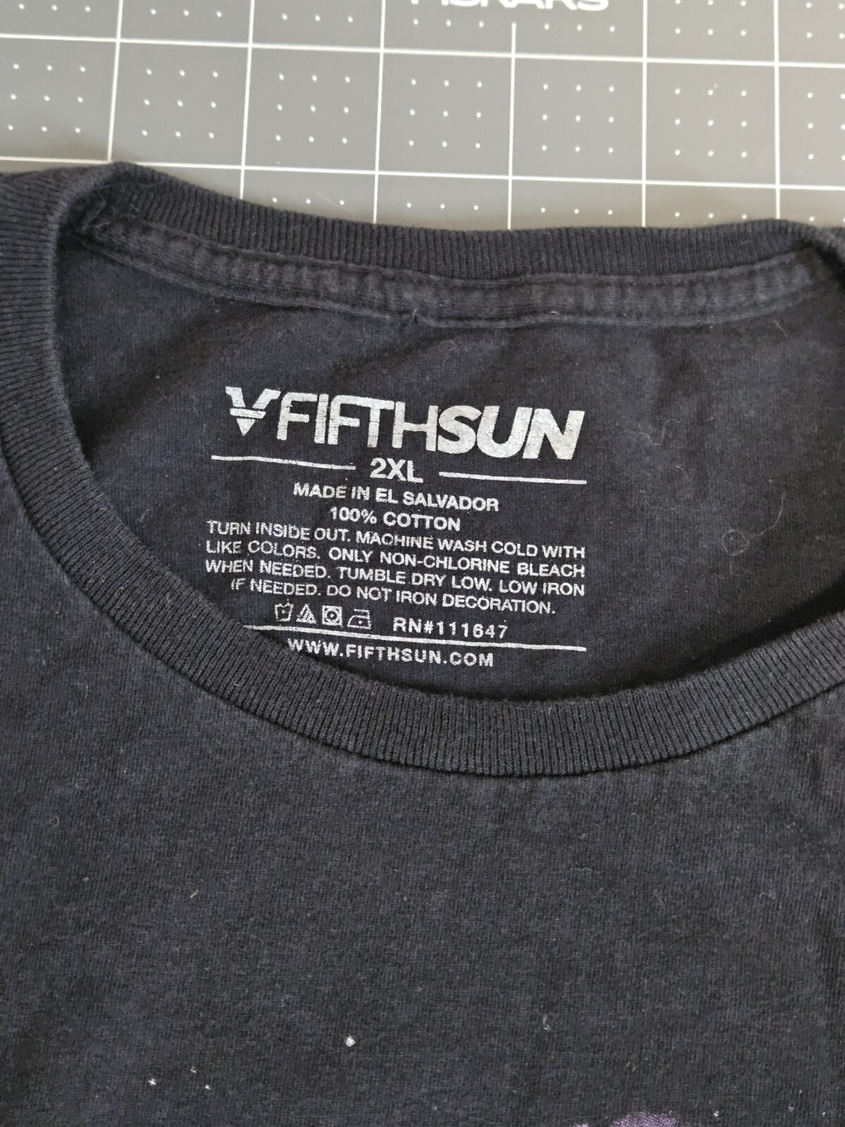 FIFTH SUN T-Shirt Unisex 2XL XXL SHARK TACOS Graphic Cotton Short Sleeve EUC