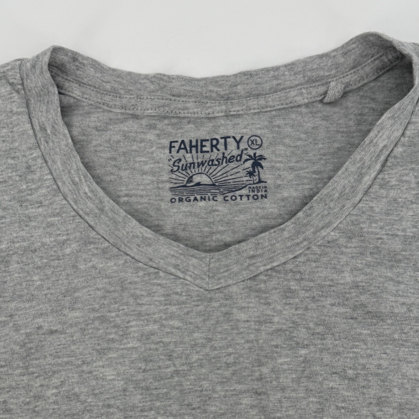 Faherty Sunwashed Organic Cotton V-Neck T-Shirt Gray Mens XL Short Sleeve