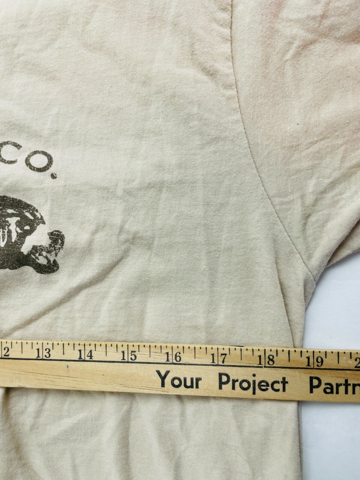 G.H. Bass & Co. T-Shirt Men&rsquo;s Size Medium Tan Long Sleeve Crew Neck *Bear Print*