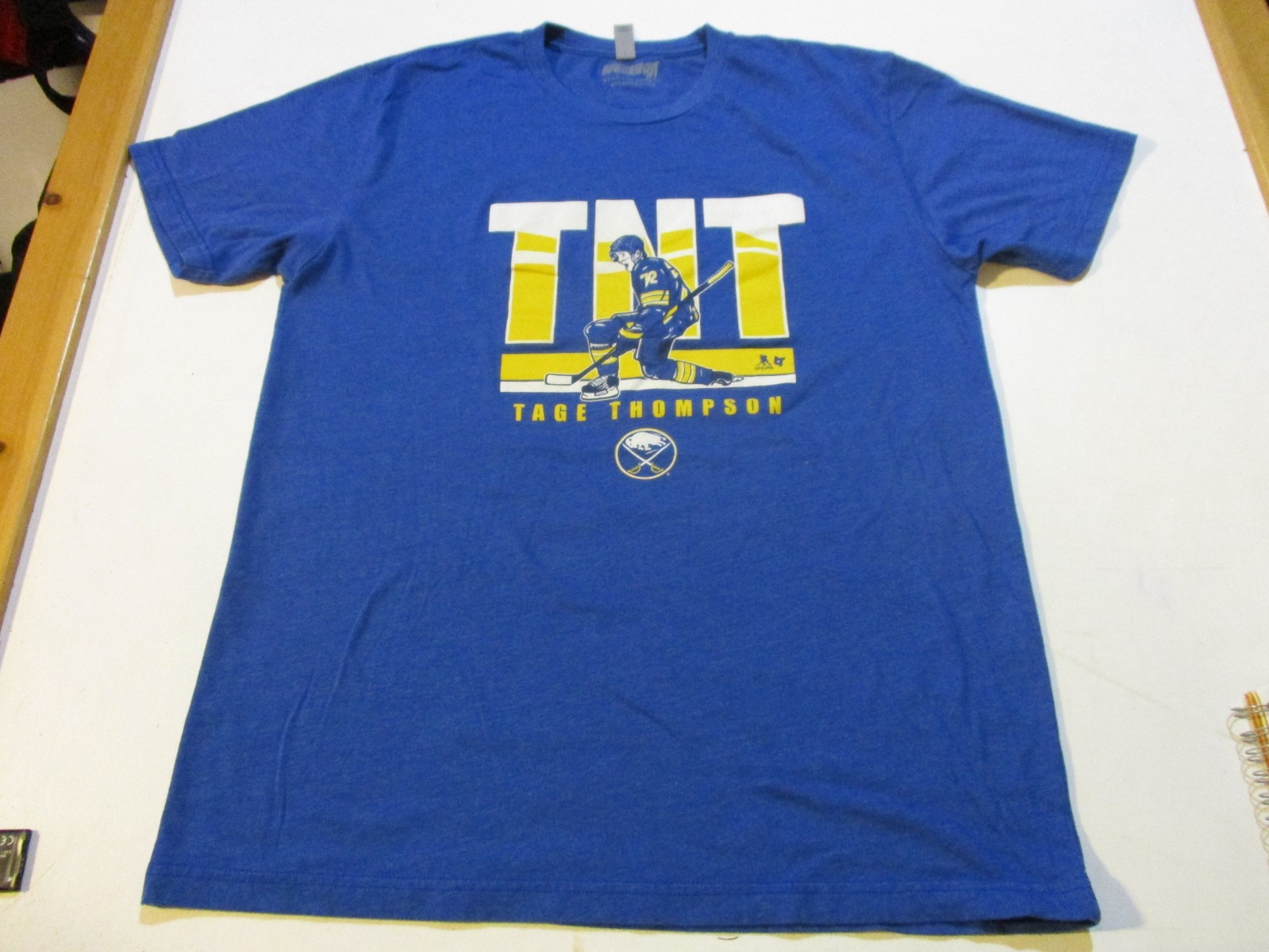 TAGE TNT THOMPSON #72 BUFFALO SABRES HOCKEY NHL T-SHIRT LG BISONS BILLS BRAVES