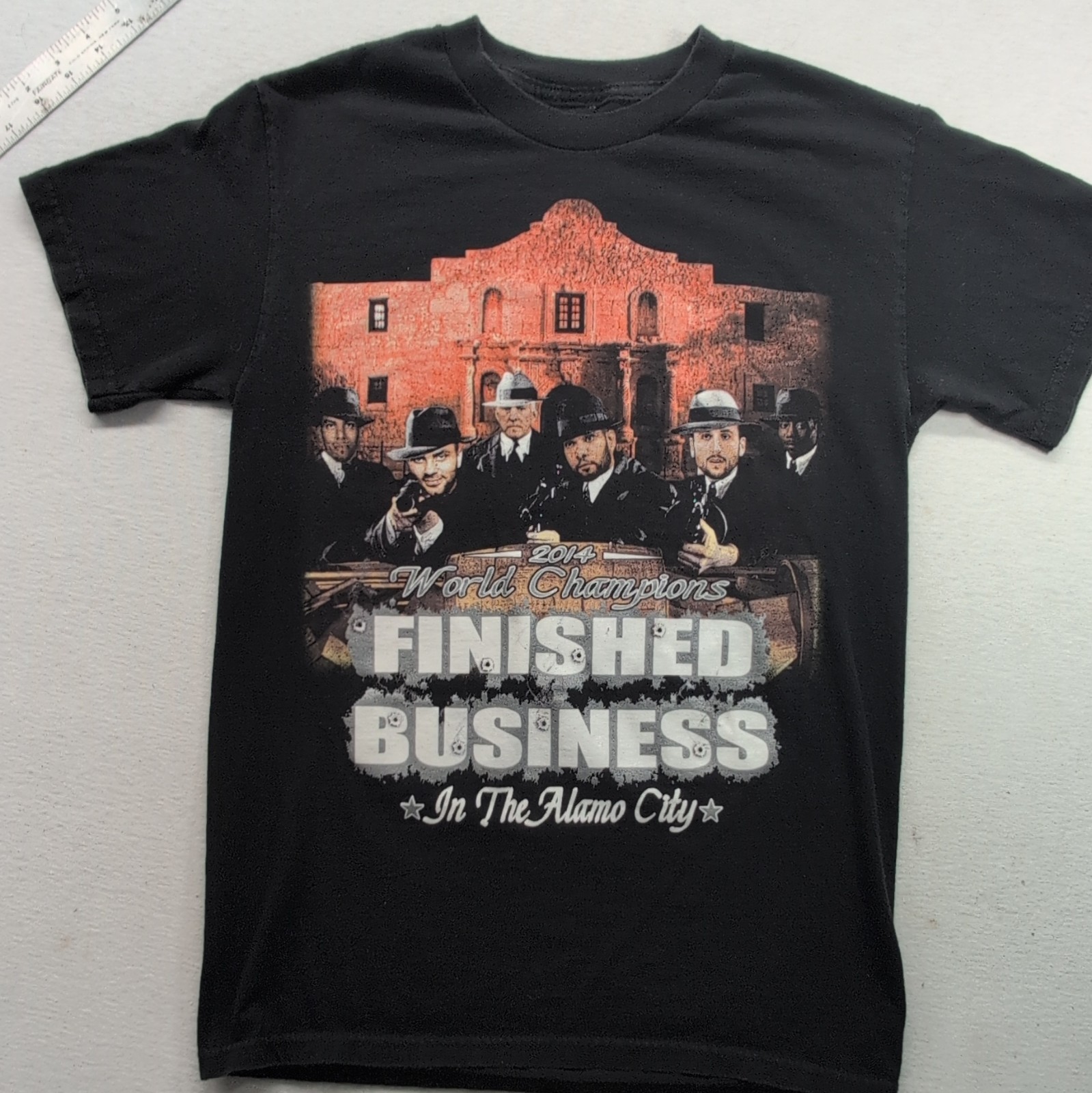 « Custom fan-art graphic tee celebrating the 2014 championship run. » Size Small